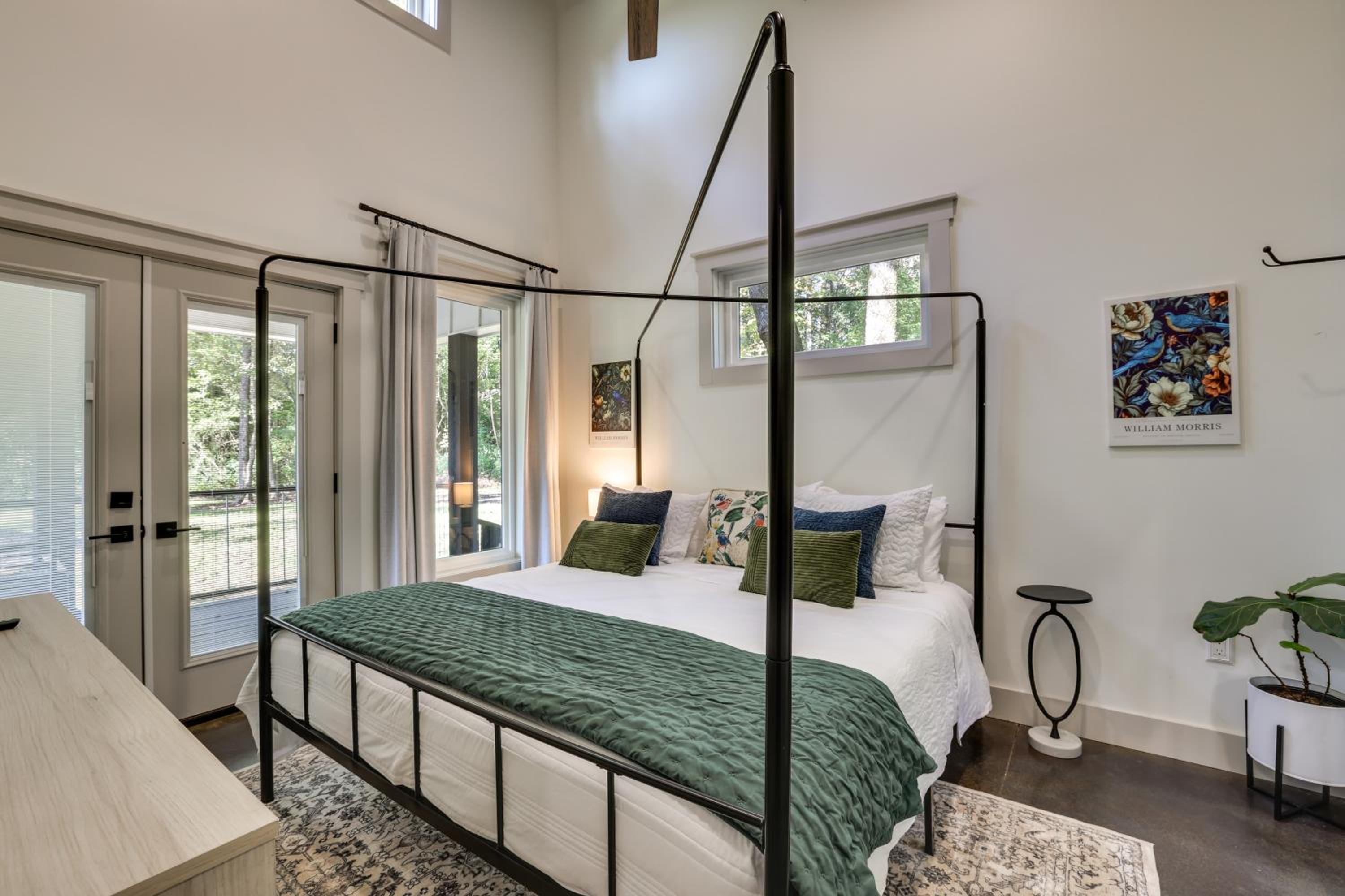 Whitewood with Hot Tub Peaceful Wildwood Retreat