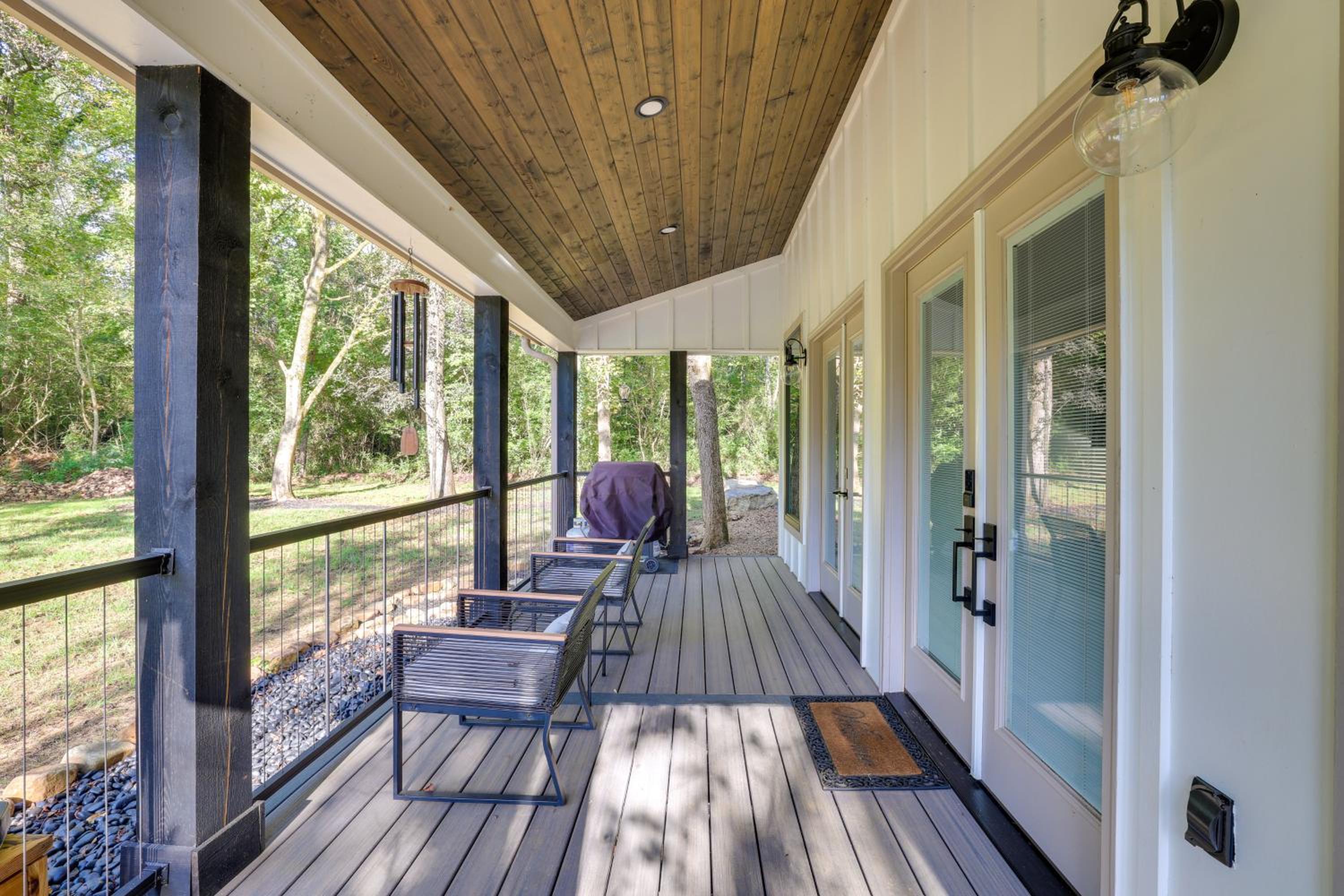 Whitewood with Hot Tub Peaceful Wildwood Retreat