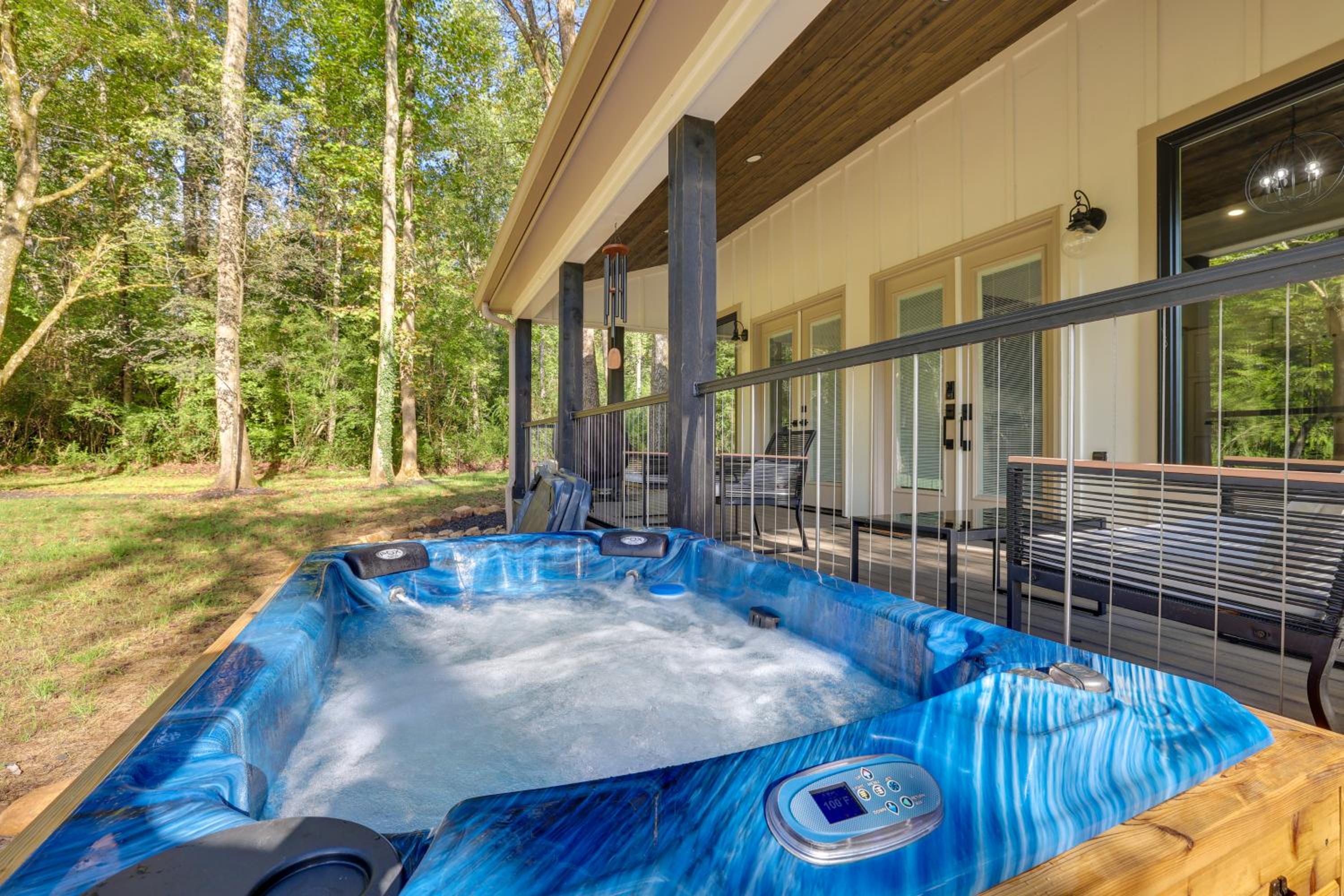 Whitewood with Hot Tub Peaceful Wildwood Retreat