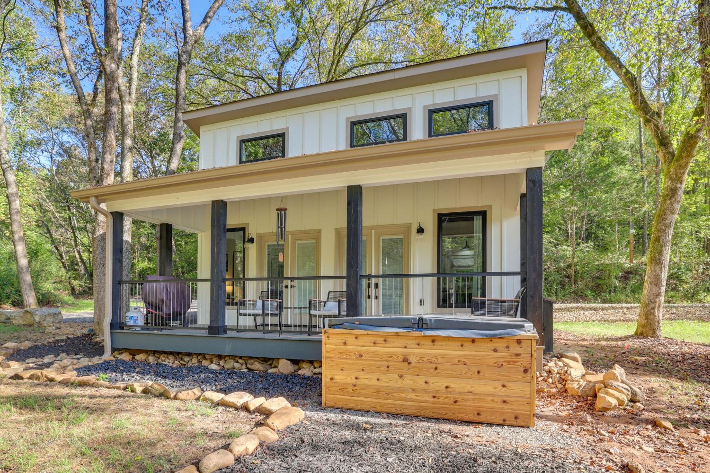 Whitewood with Hot Tub Peaceful Wildwood Retreat