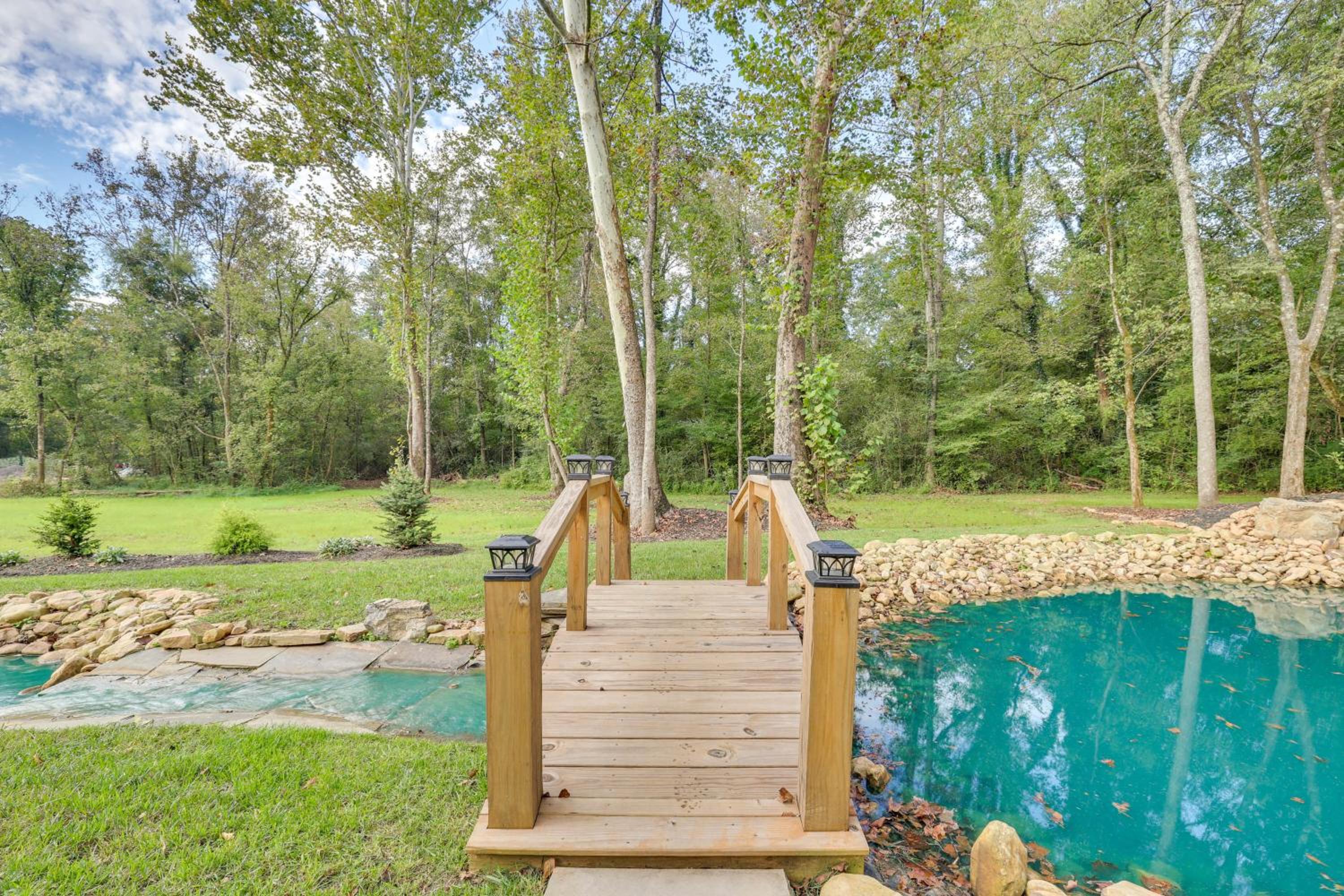 Whitewood with Hot Tub Peaceful Wildwood Retreat
