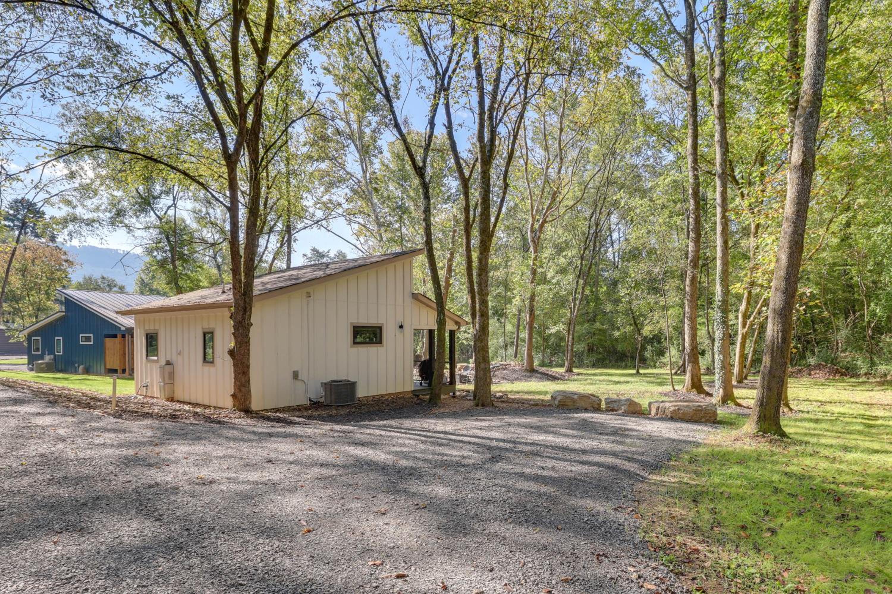 Whitewood with Hot Tub Peaceful Wildwood Retreat