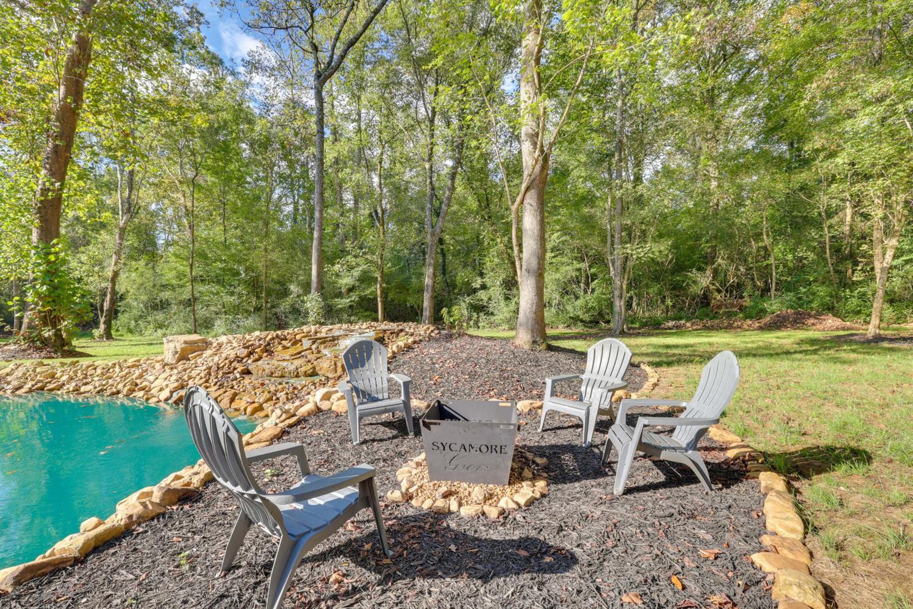 Whitewood with Hot Tub Peaceful Wildwood Retreat