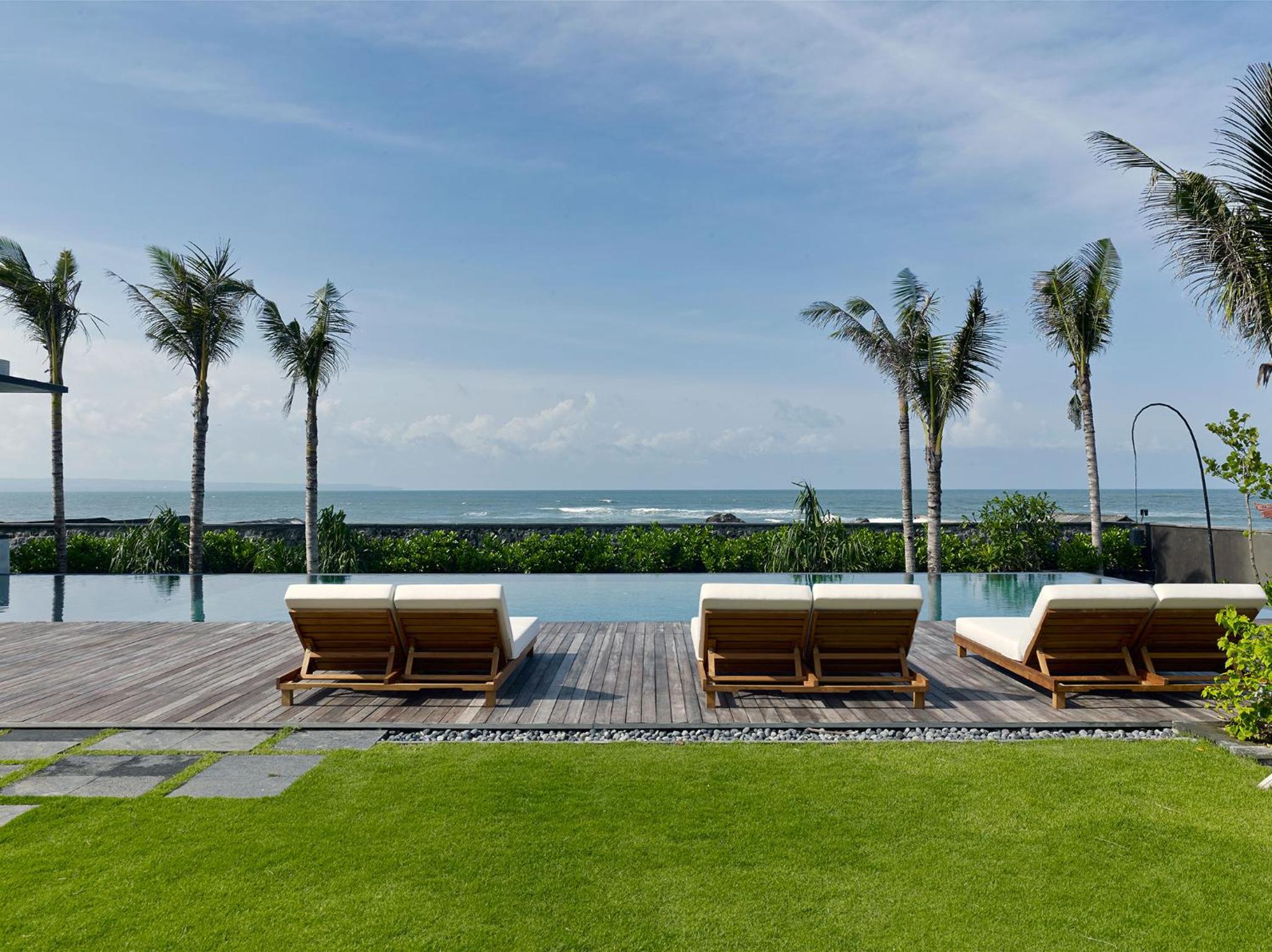 Arnalaya Beach House view 3
