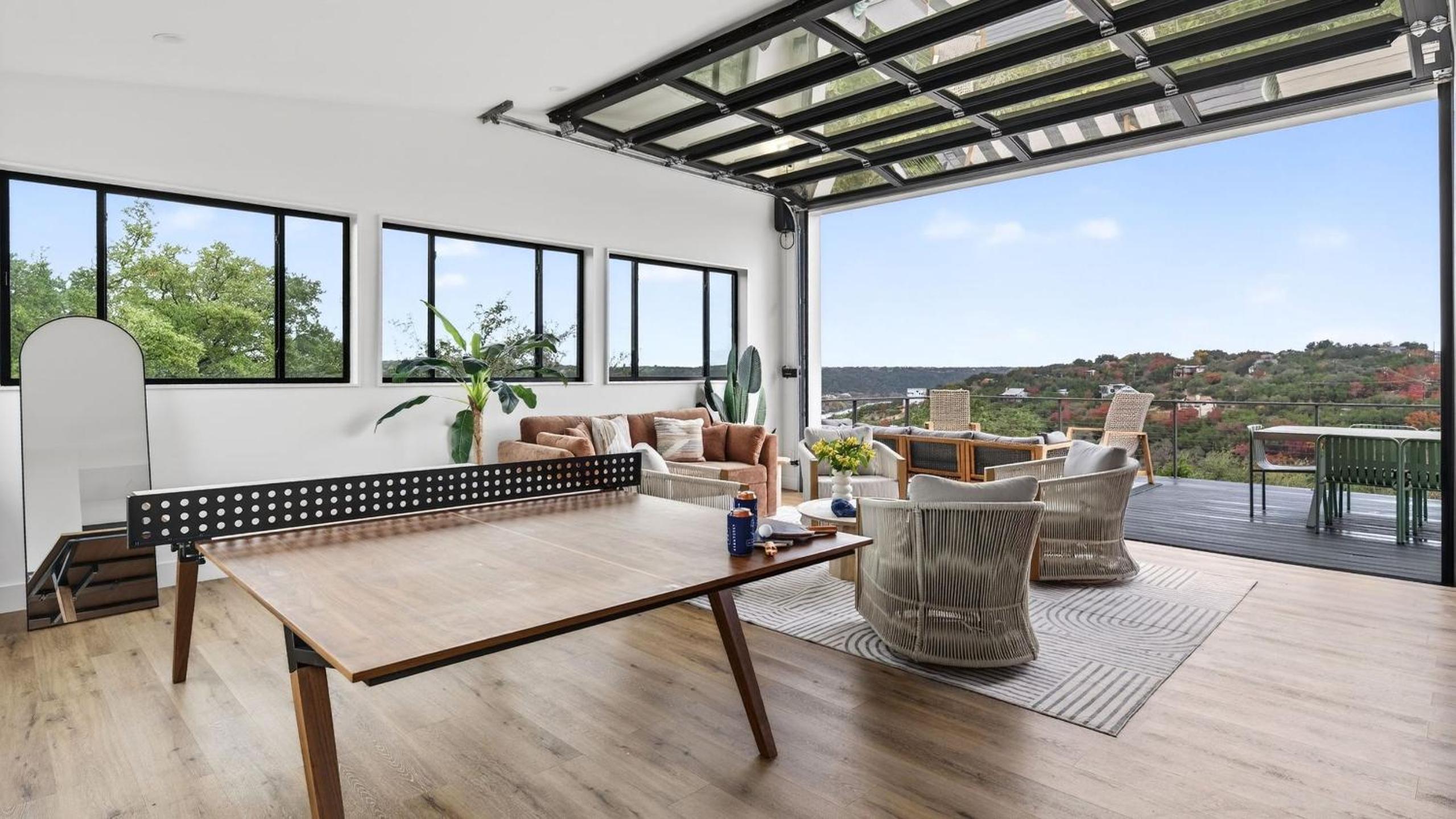 Sundown Social by AvantStay Lake Austin Views • Pool Firepit Deck Game Room • A Designer Style