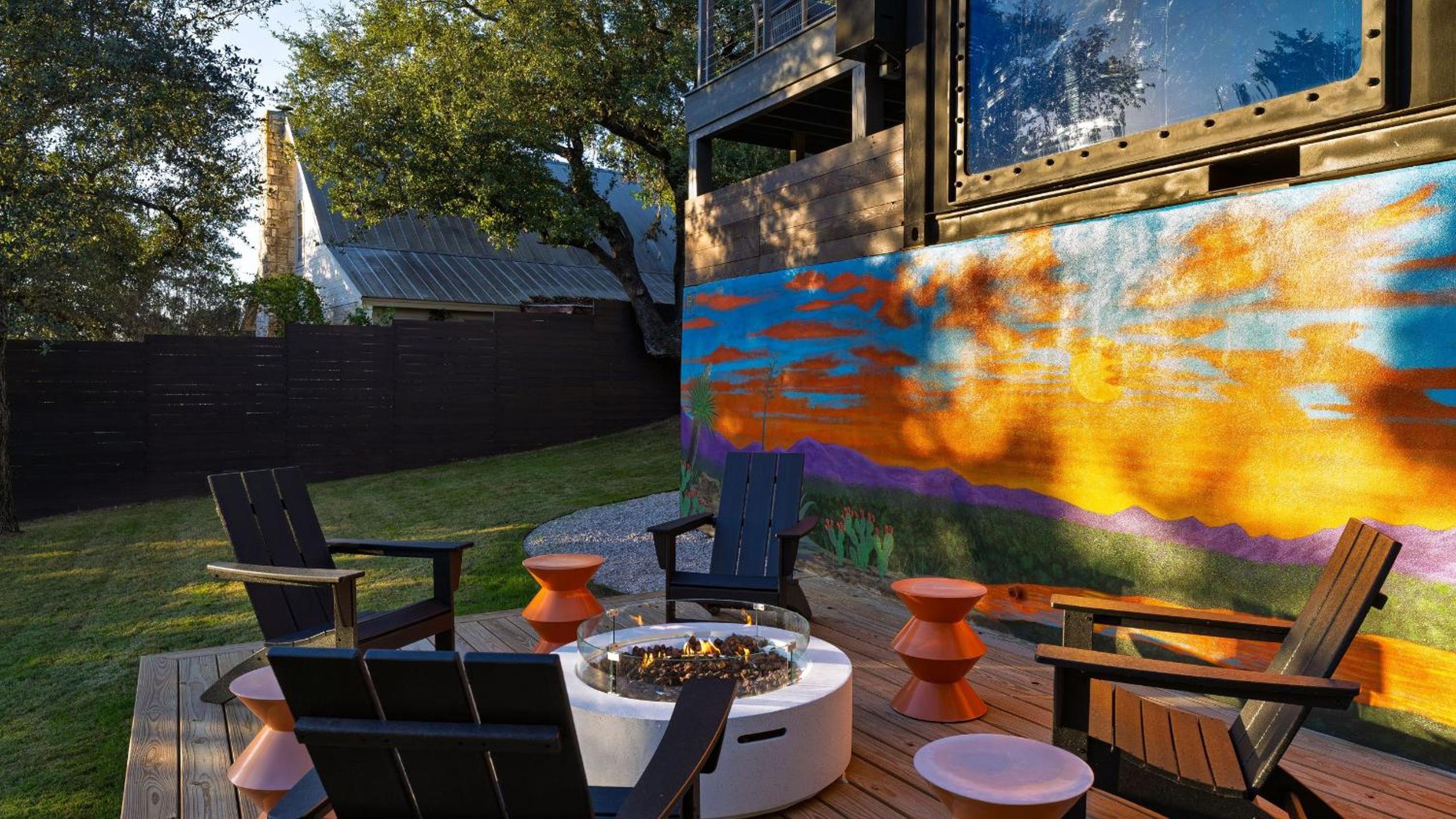 Sundown Social by AvantStay Lake Austin Views • Pool Firepit Deck Game Room • A Designer Style