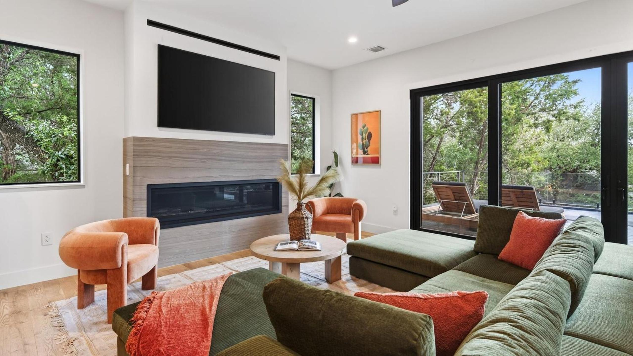 Sundown Social by AvantStay Lake Austin Views • Pool Firepit Deck Game Room • A Designer Style