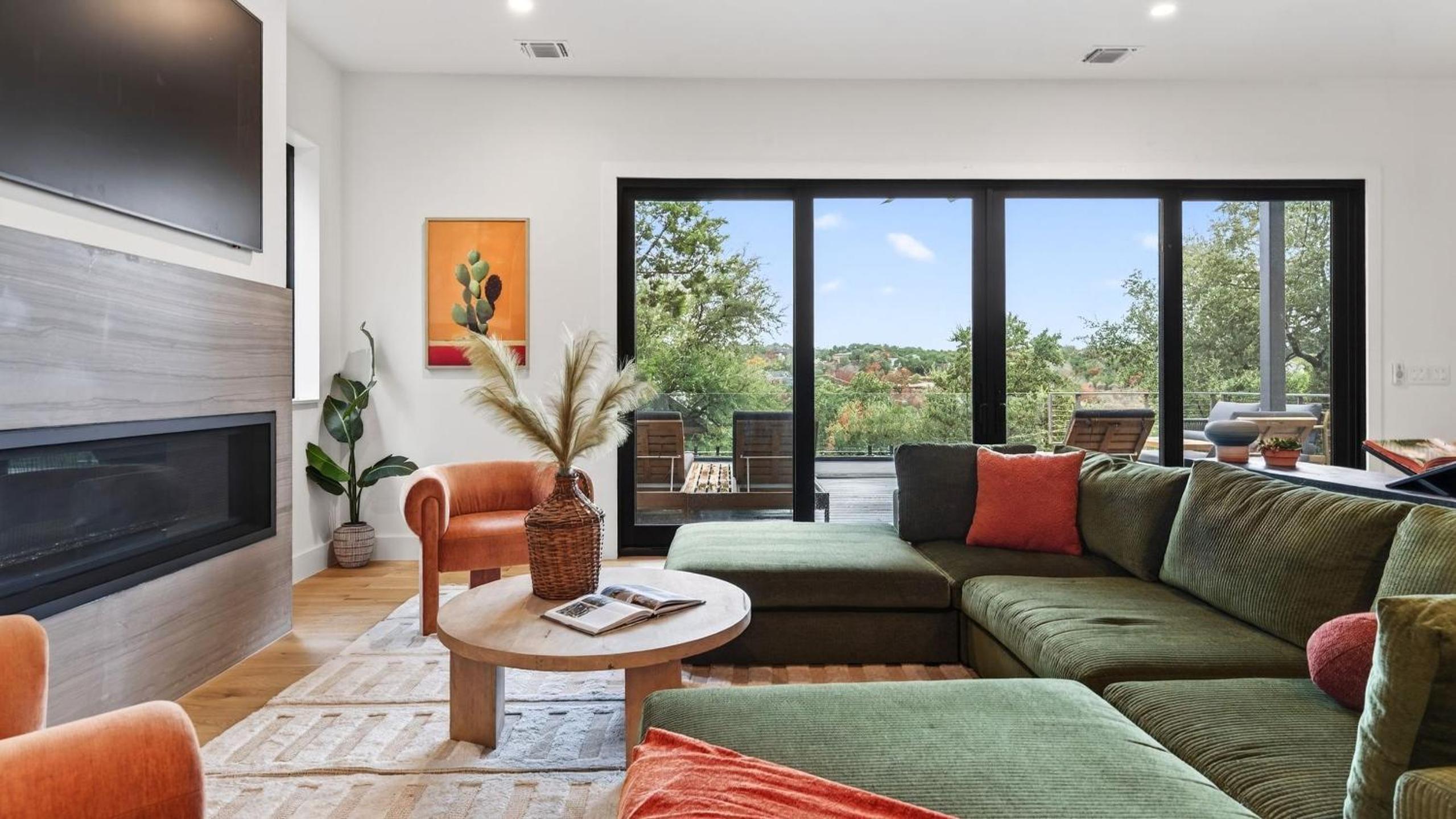 Sundown Social by AvantStay Lake Austin Views • Pool Firepit Deck Game Room • A Designer Style