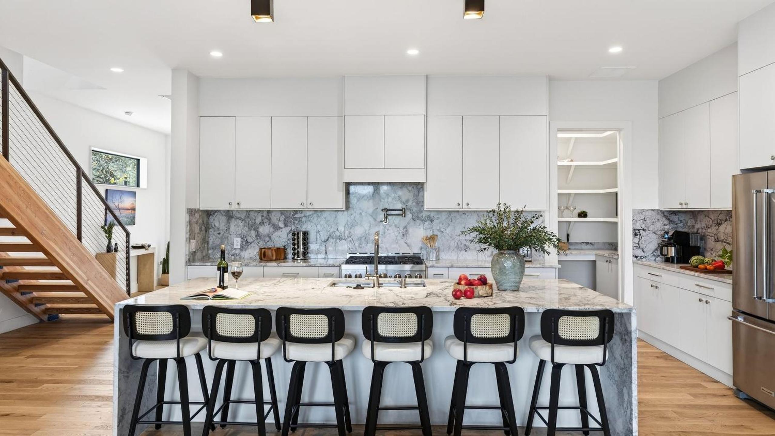 Sundown Social by AvantStay Lake Austin Views • Pool Firepit Deck Game Room • A Designer Style
