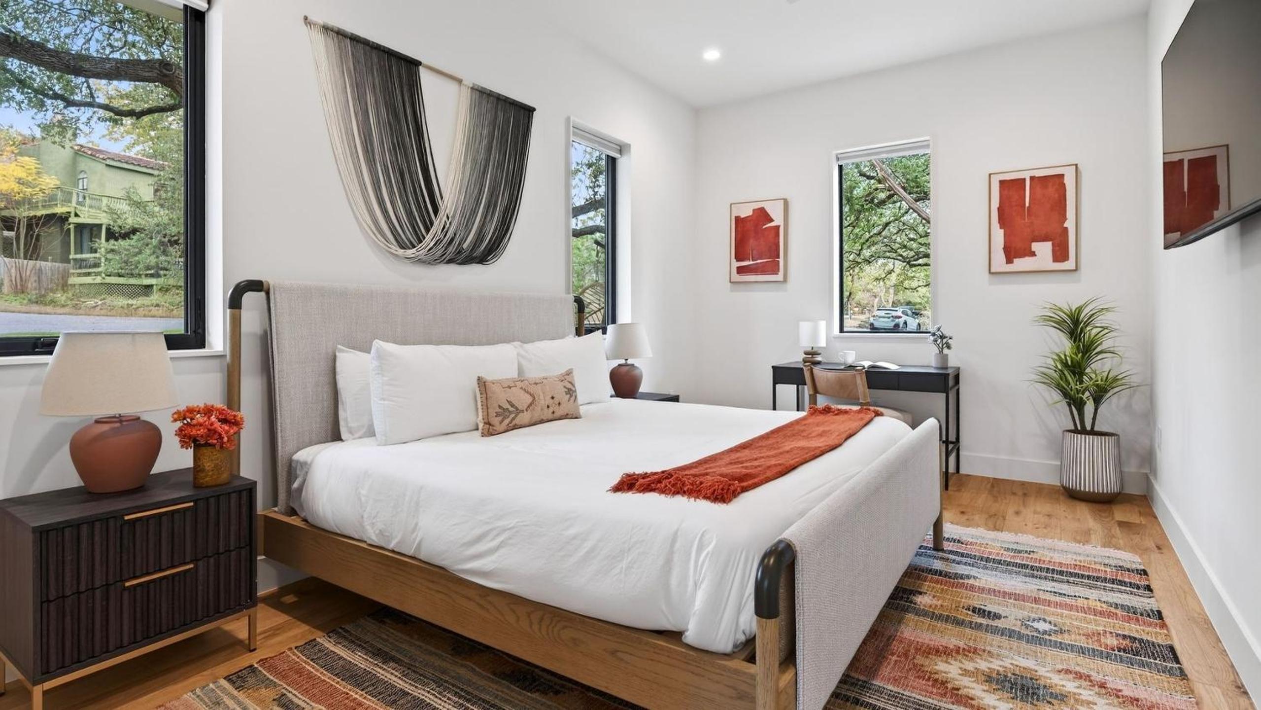 Sundown Social by AvantStay Lake Austin Views • Pool Firepit Deck Game Room • A Designer Style