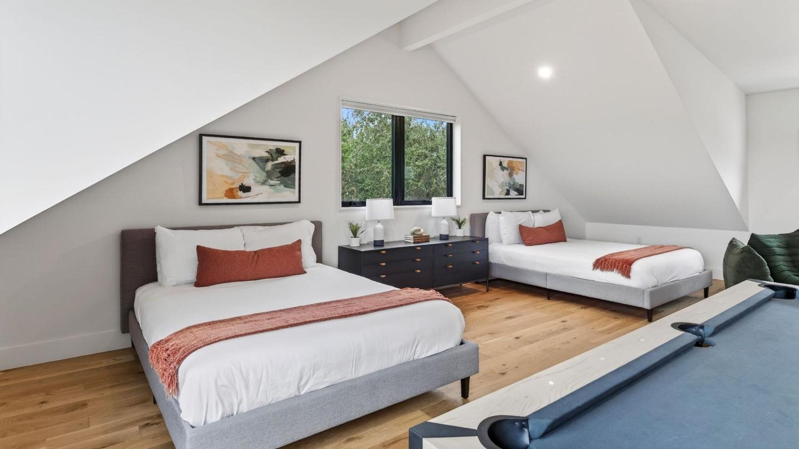 Sundown Social by AvantStay Lake Austin Views • Pool Firepit Deck Game Room • A Designer Style