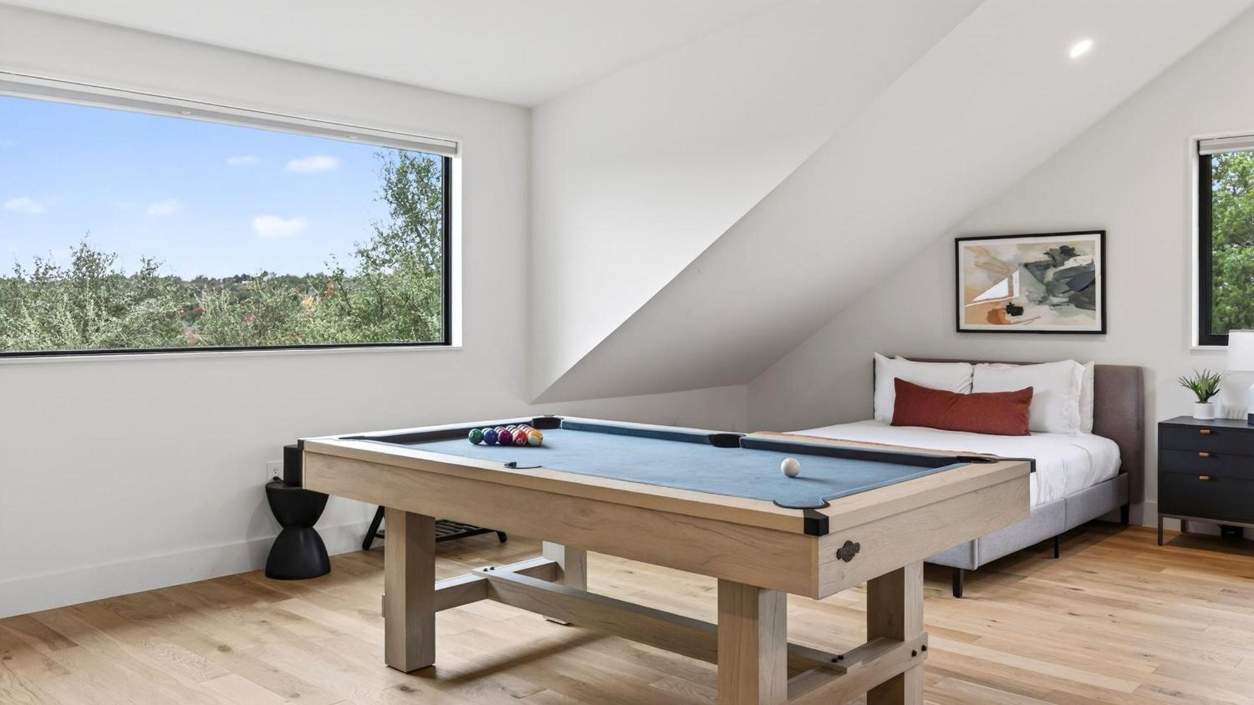 Sundown Social by AvantStay Lake Austin Views • Pool Firepit Deck Game Room • A Designer Style