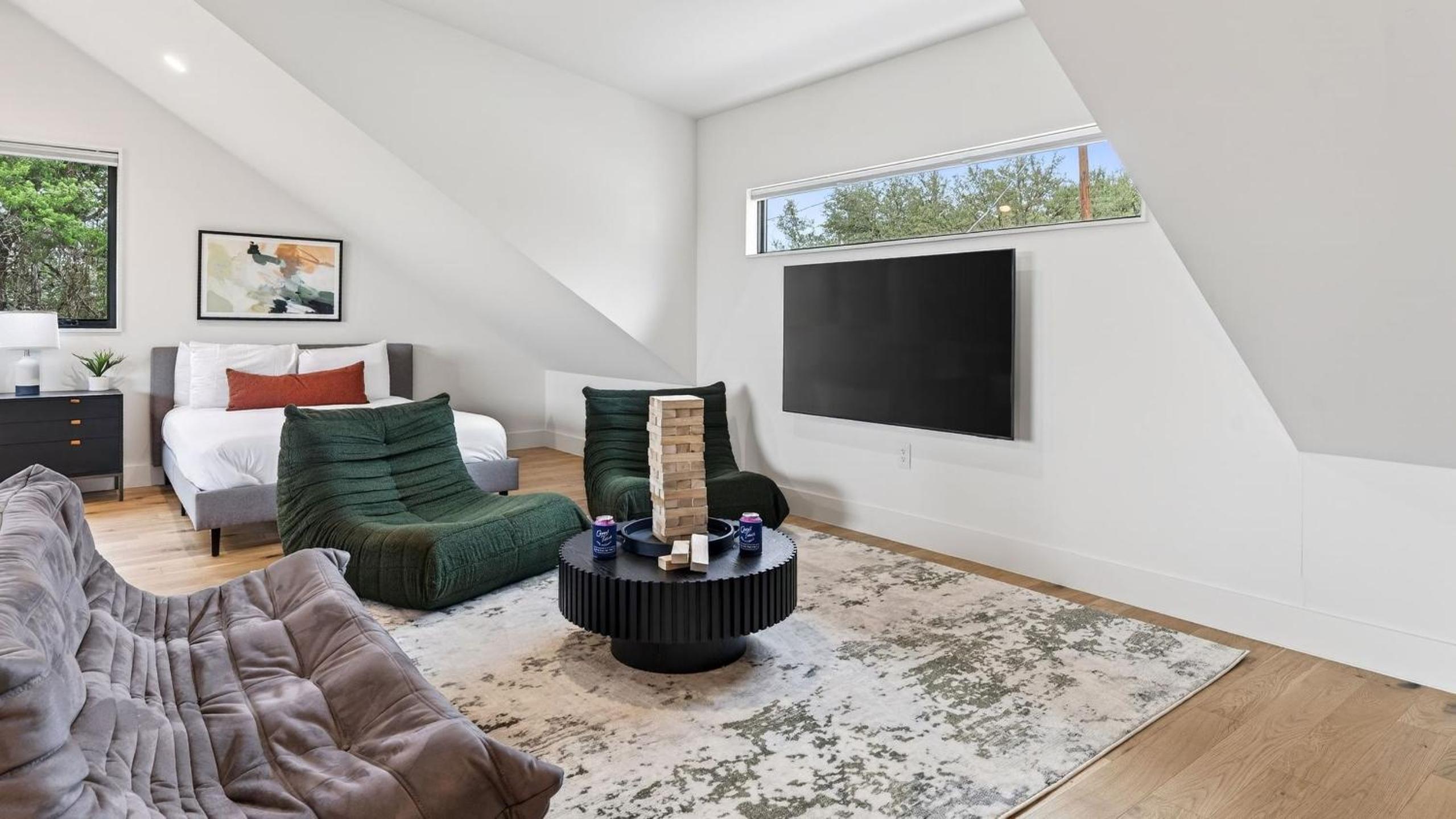 Sundown Social by AvantStay Lake Austin Views • Pool Firepit Deck Game Room • A Designer Style