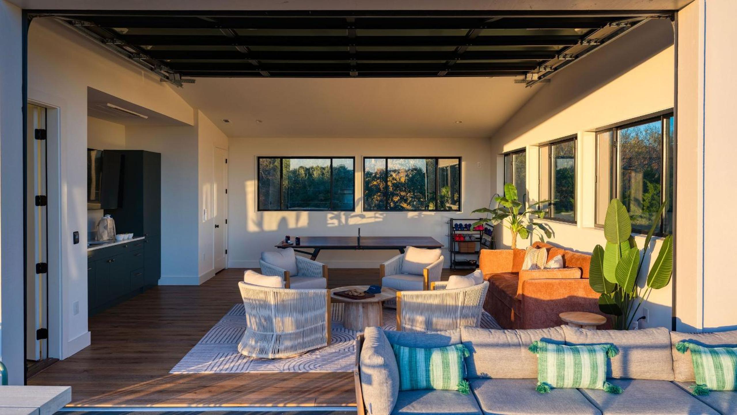 Sundown Social by AvantStay Lake Austin Views • Pool Firepit Deck Game Room • A Designer Style