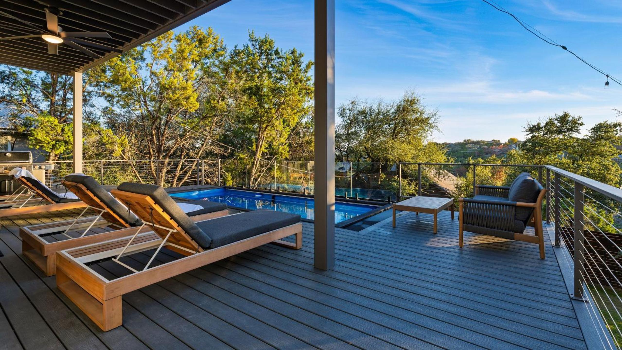 Sundown Social by AvantStay Lake Austin Views • Pool Firepit Deck Game Room • A Designer Style