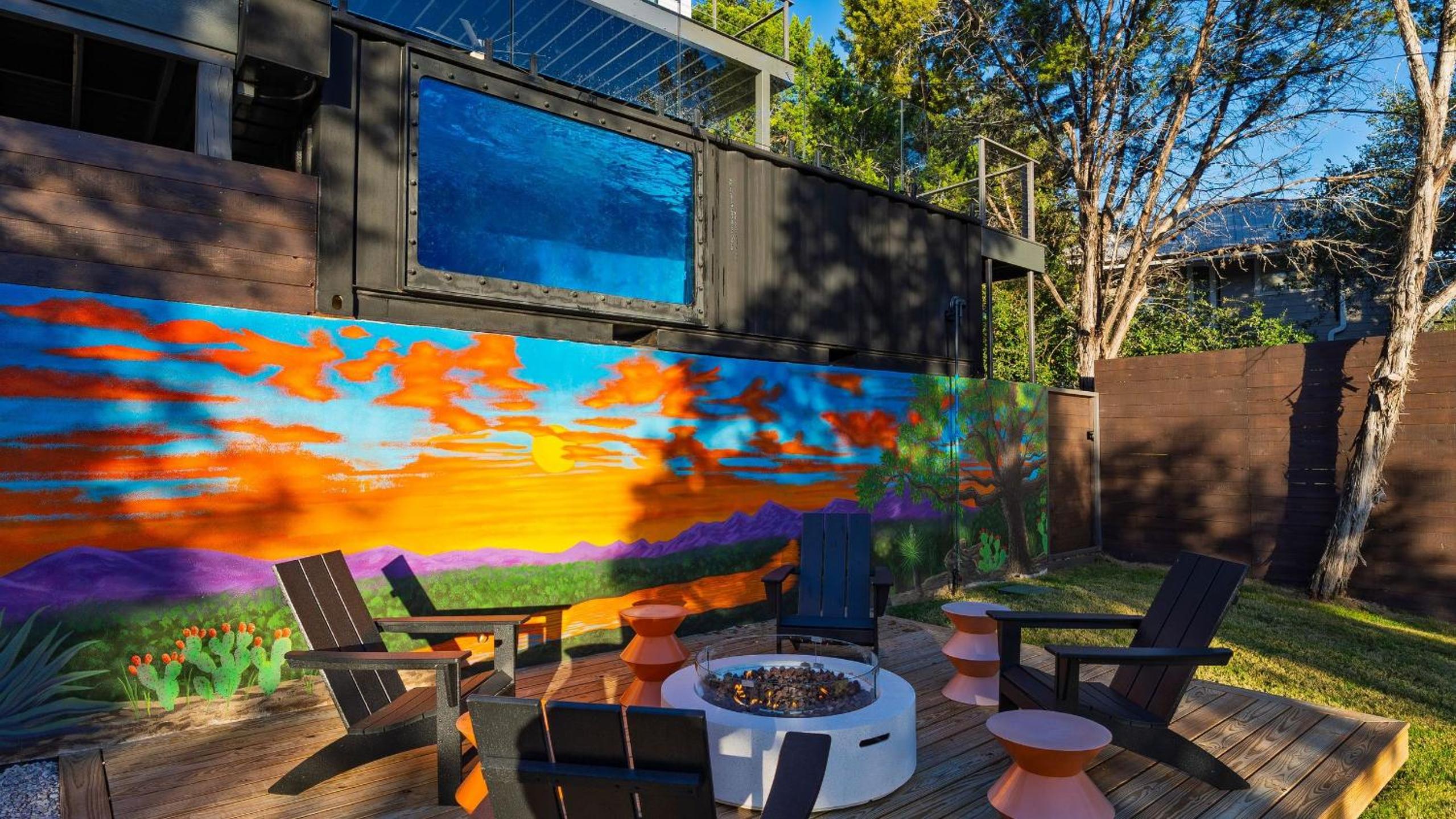 Sundown Social by AvantStay Lake Austin Views • Pool Firepit Deck Game Room • A Designer Style