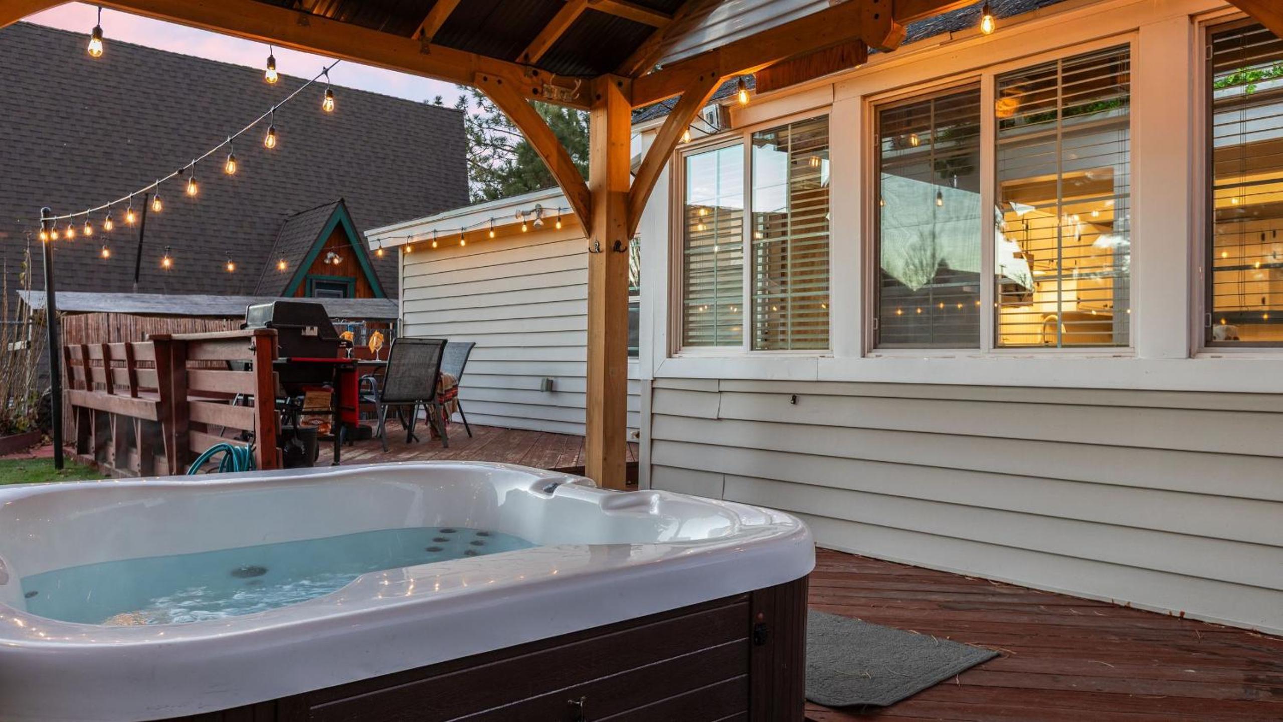 Cozy Big Bear Cabin w Hot Tub Firepit Fireplace Near the Lake Pineview Haven