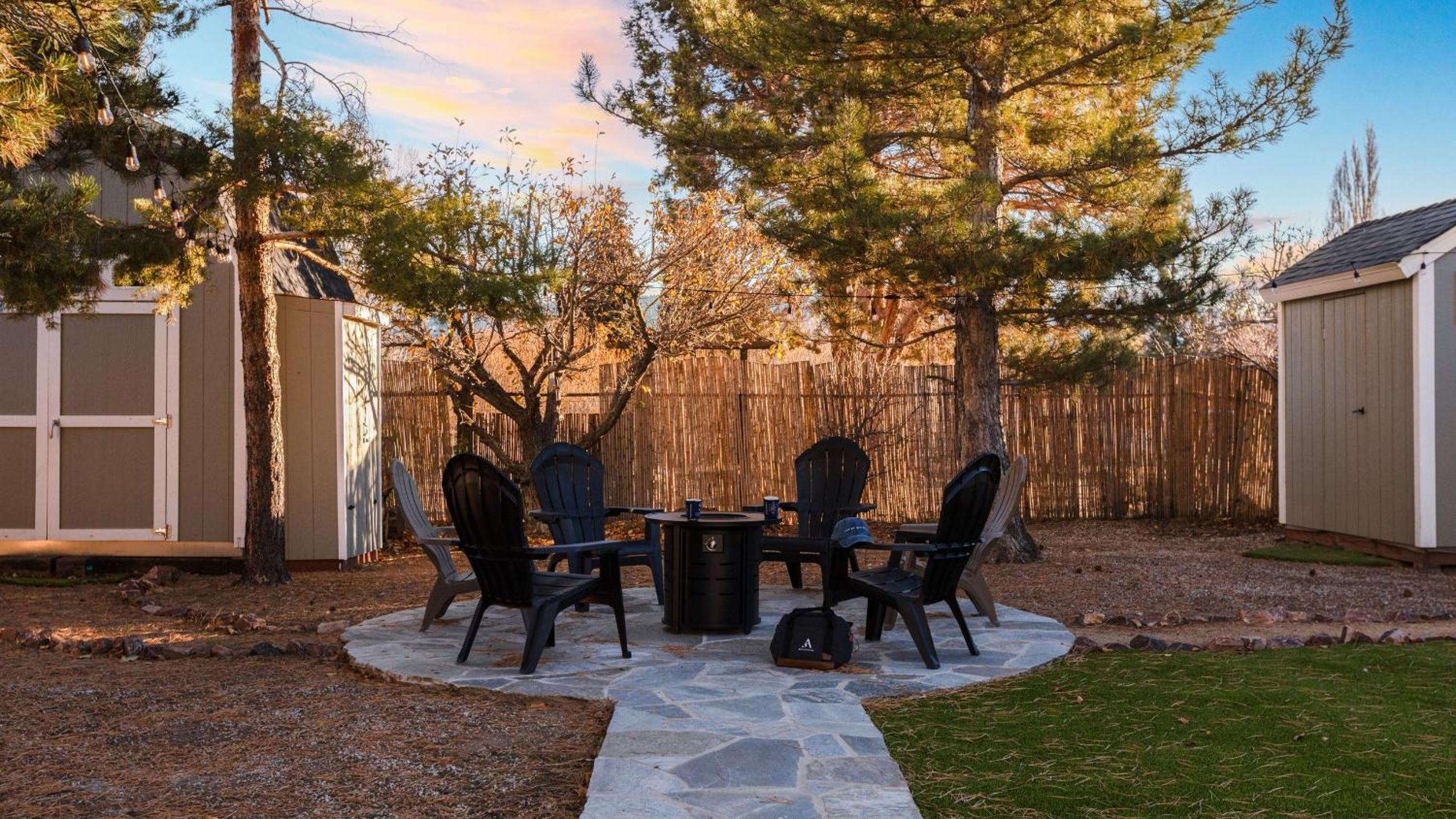 Cozy Big Bear Cabin w Hot Tub Firepit Fireplace Near the Lake Pineview Haven
