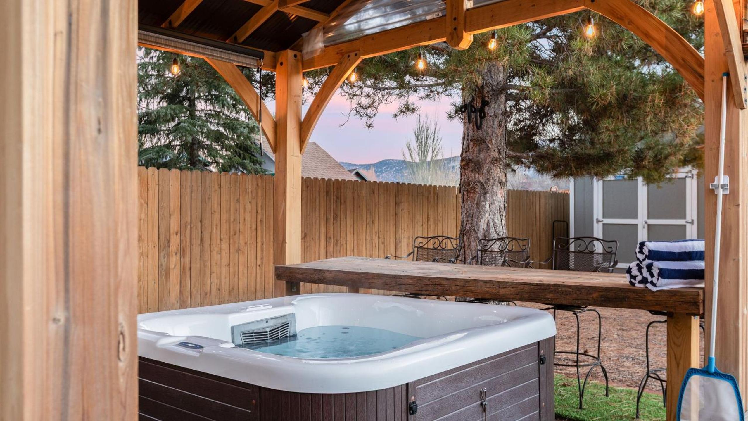 Cozy Big Bear Cabin w Hot Tub Firepit Fireplace Near the Lake Pineview Haven