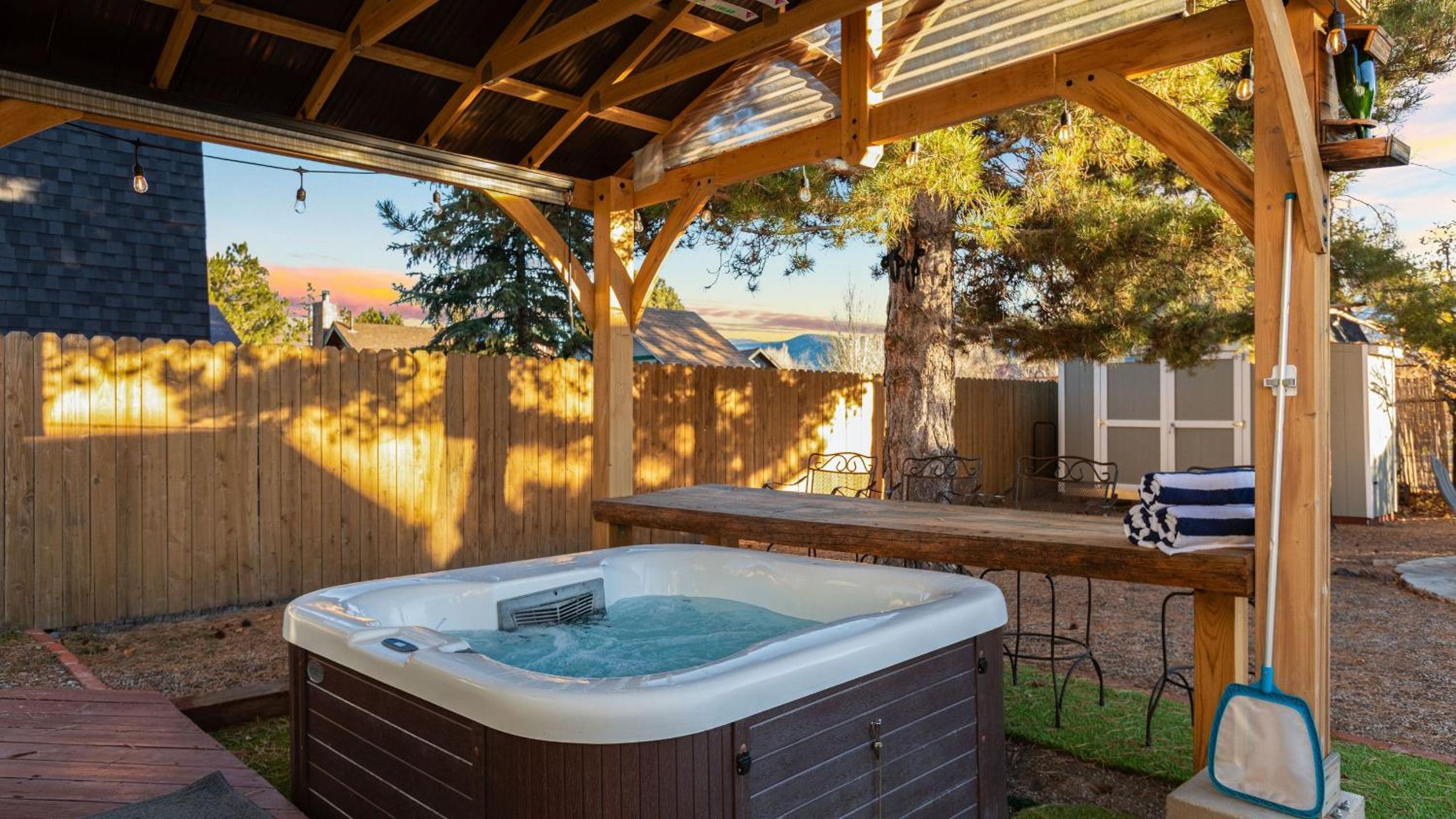 Cozy Big Bear Cabin w Hot Tub Firepit Fireplace Near the Lake Pineview Haven