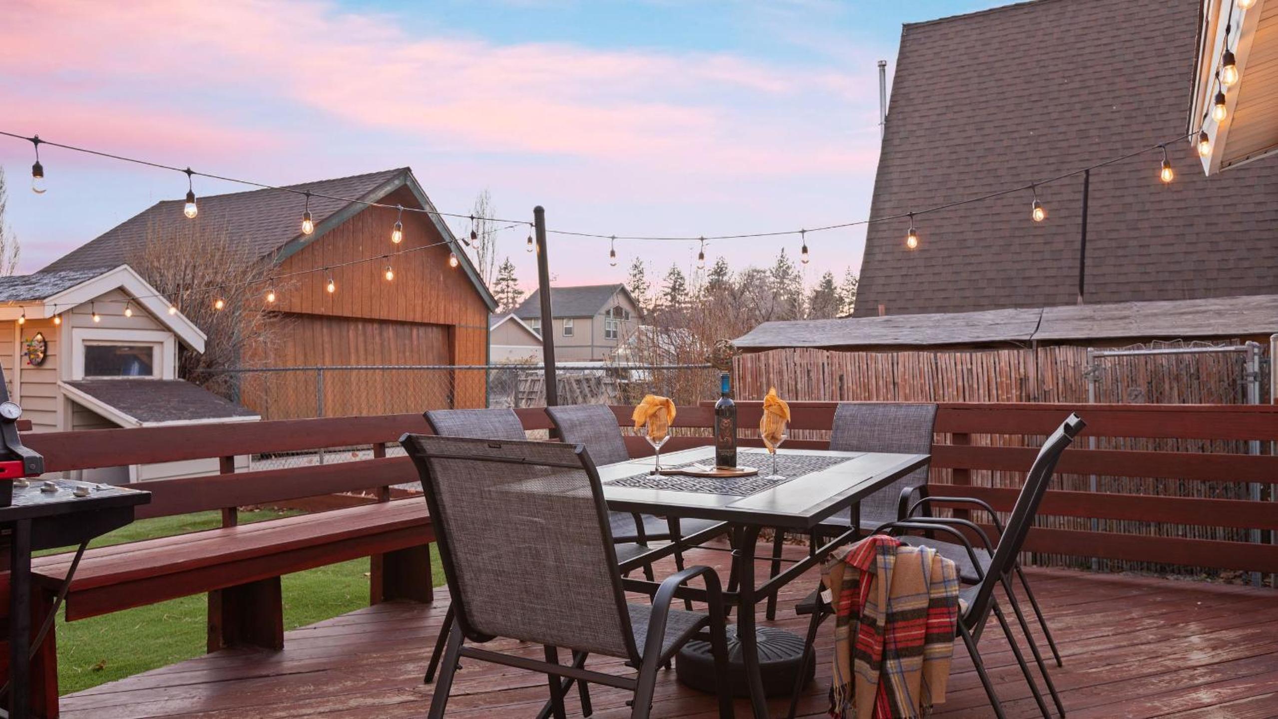 Cozy Big Bear Cabin w Hot Tub Firepit Fireplace Near the Lake Pineview Haven