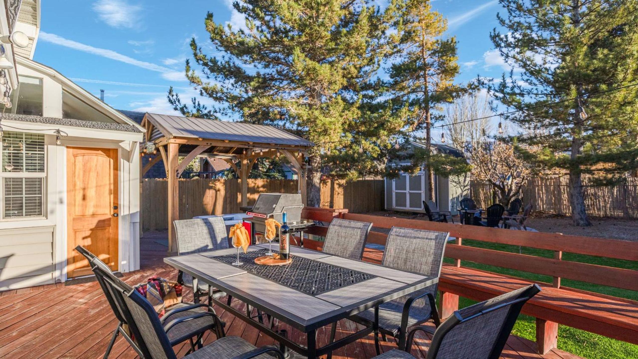 Cozy Big Bear Cabin w Hot Tub Firepit Fireplace Near the Lake Pineview Haven