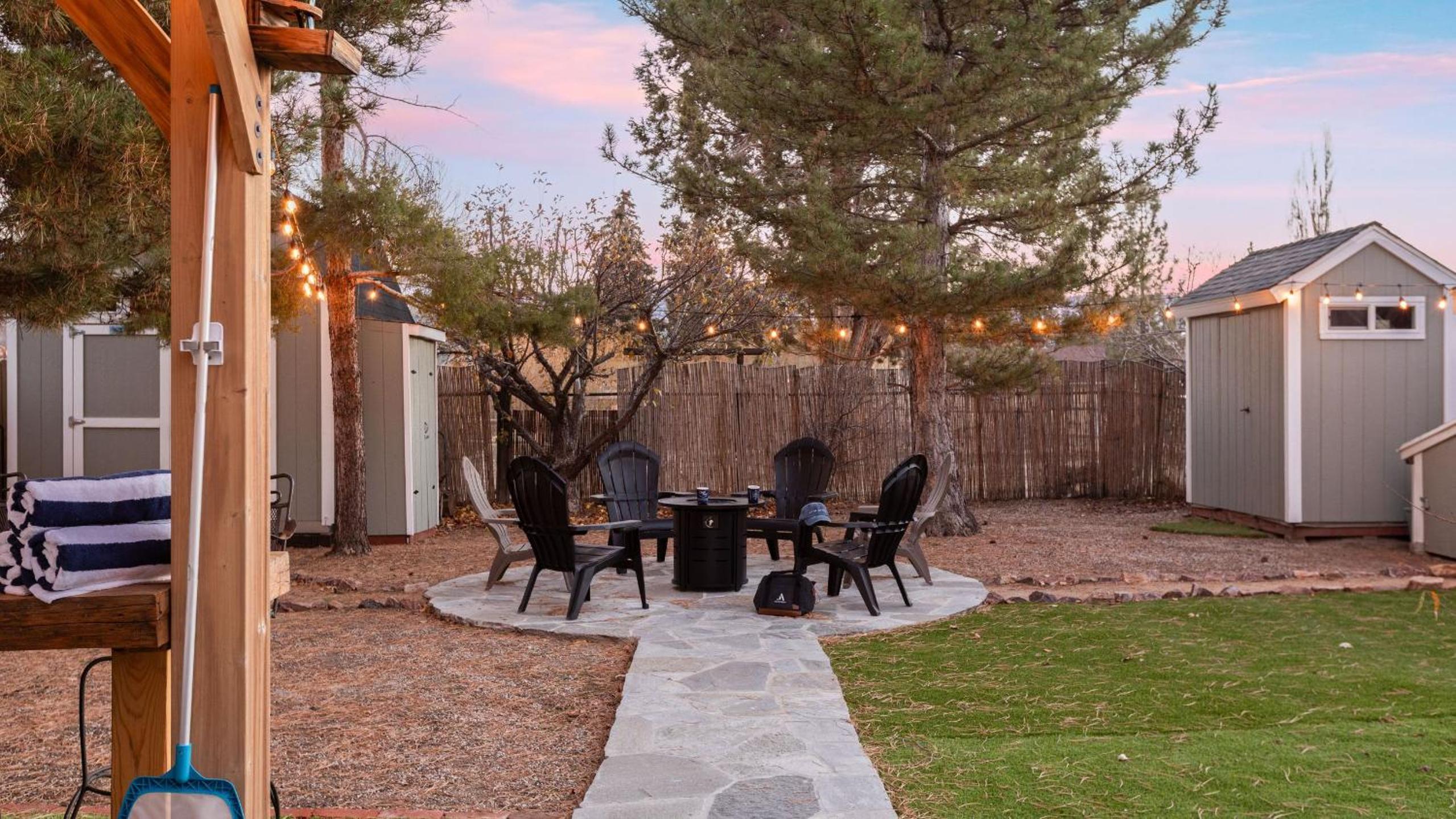 Cozy Big Bear Cabin w Hot Tub Firepit Fireplace Near the Lake Pineview Haven