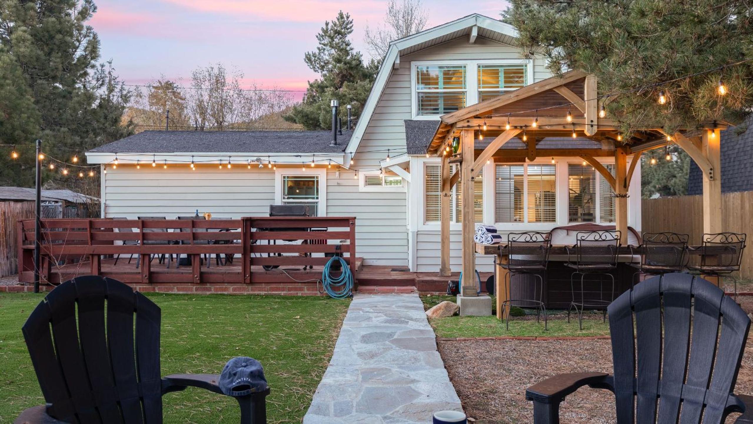 Cozy Big Bear Cabin w Hot Tub Firepit Fireplace Near the Lake Pineview Haven
