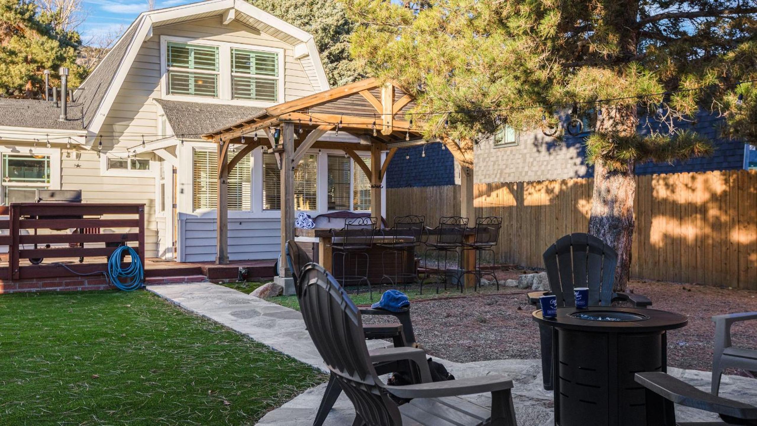 Cozy Big Bear Cabin w Hot Tub Firepit Fireplace Near the Lake Pineview Haven