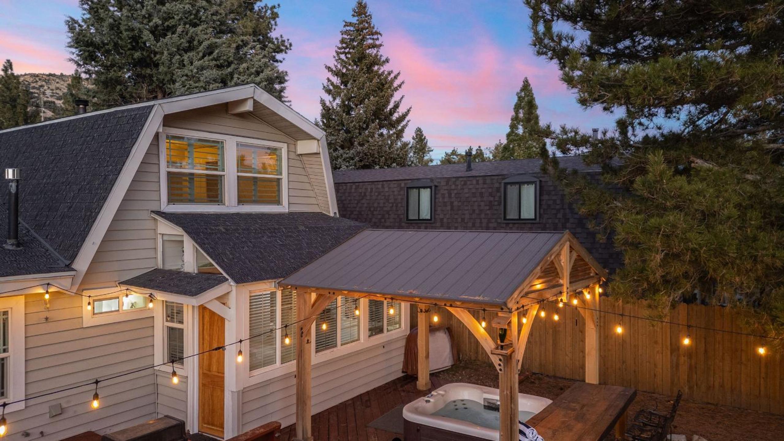 Cozy Big Bear Cabin w Hot Tub Firepit Fireplace Near the Lake Pineview Haven