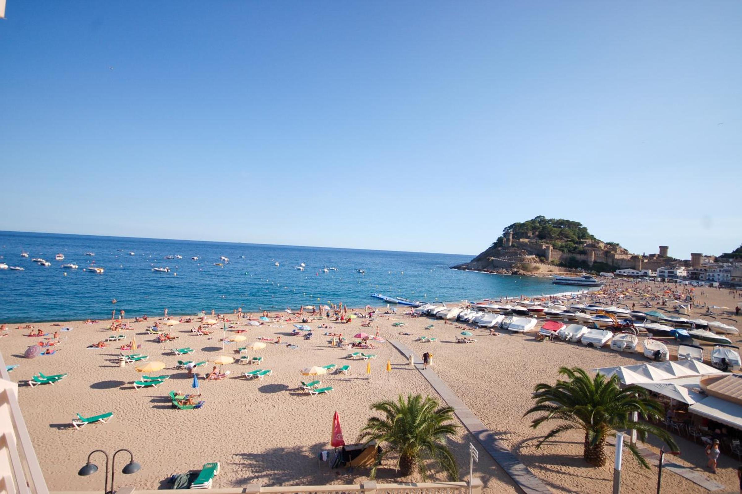 Hotel Lets Holidays Tossa de Mar Beach Apartment - Image 1