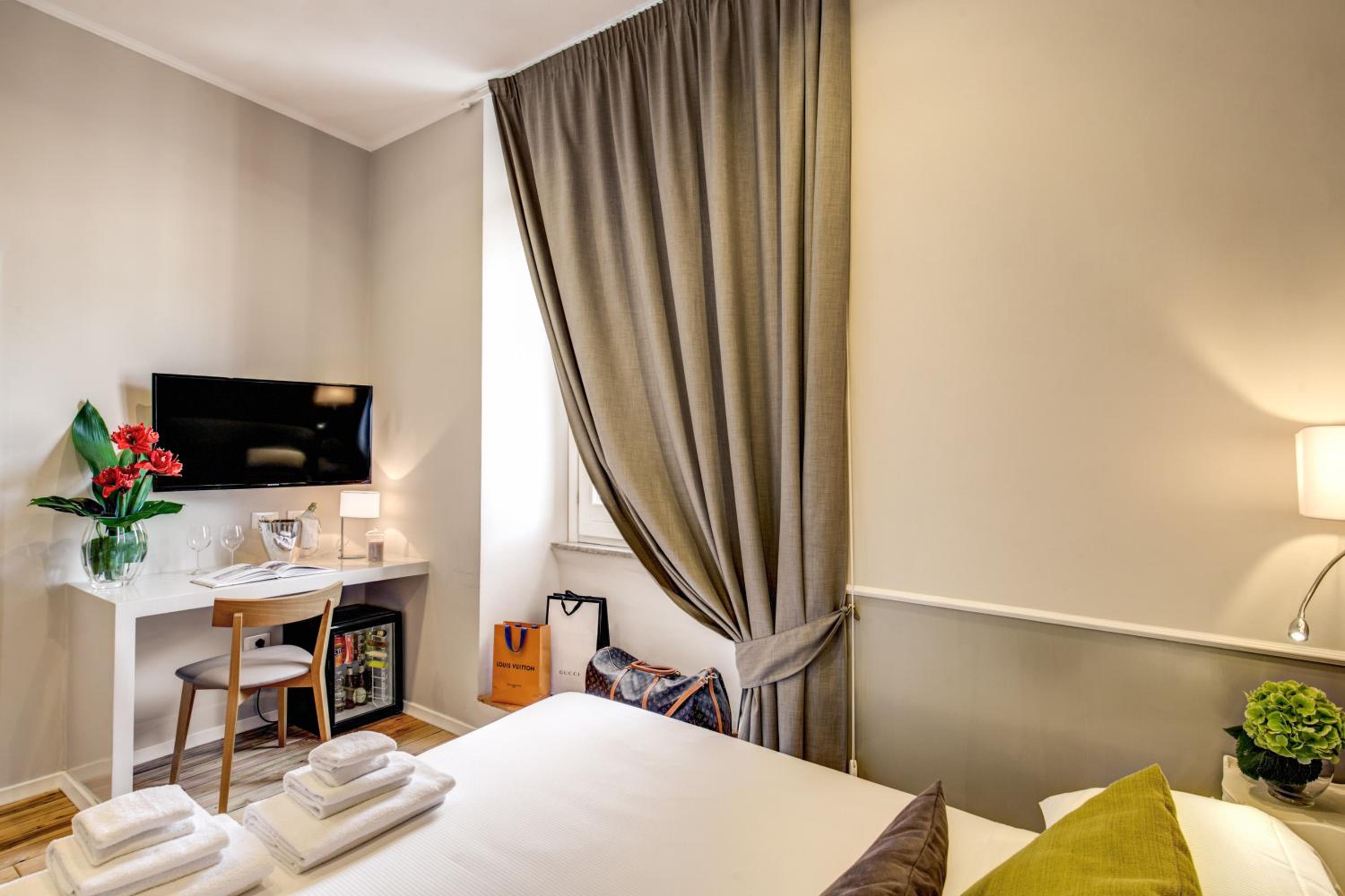 The Club Navona