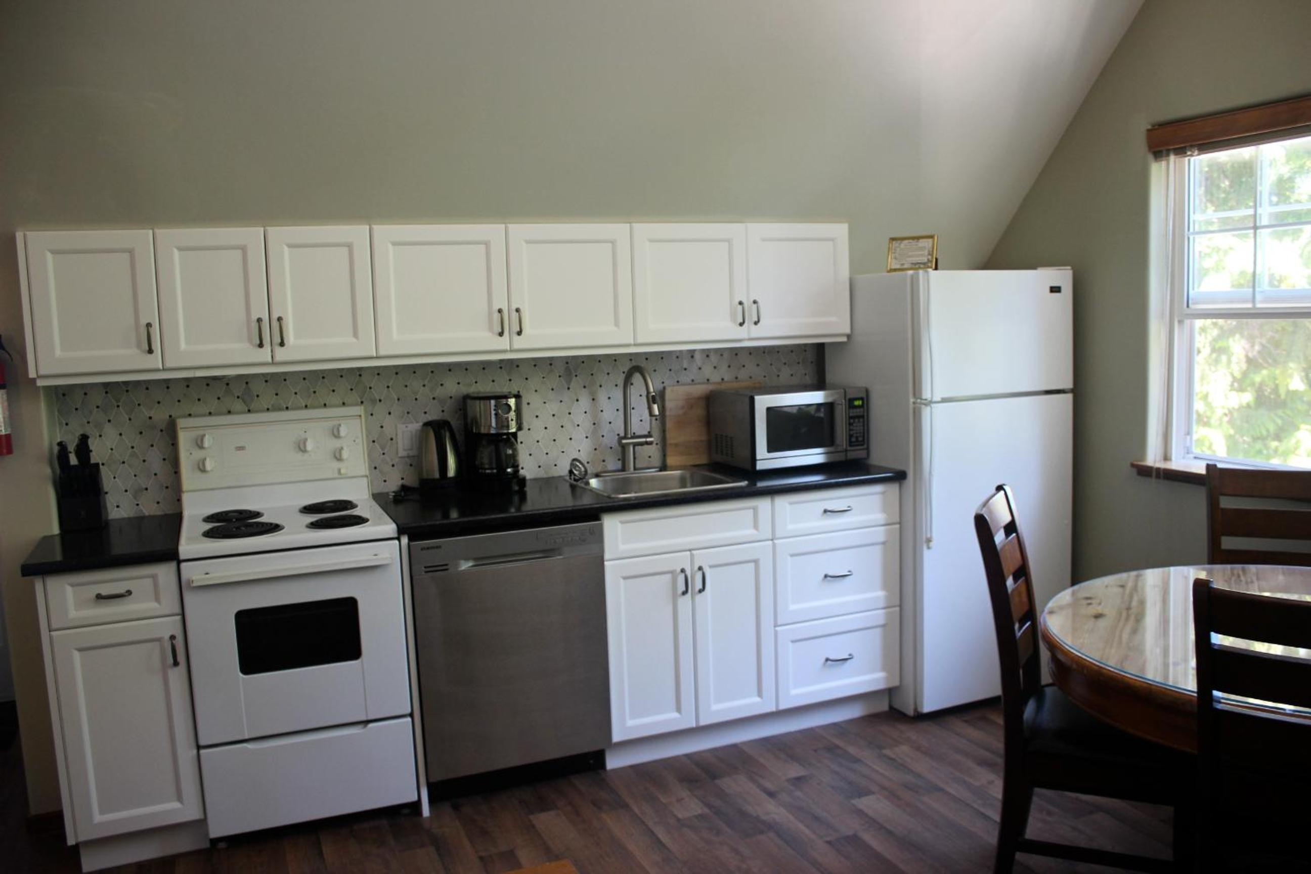 Tofino Vacations - Cobble Wood and Bird Sanctuary Guest Houses - Property Image 80