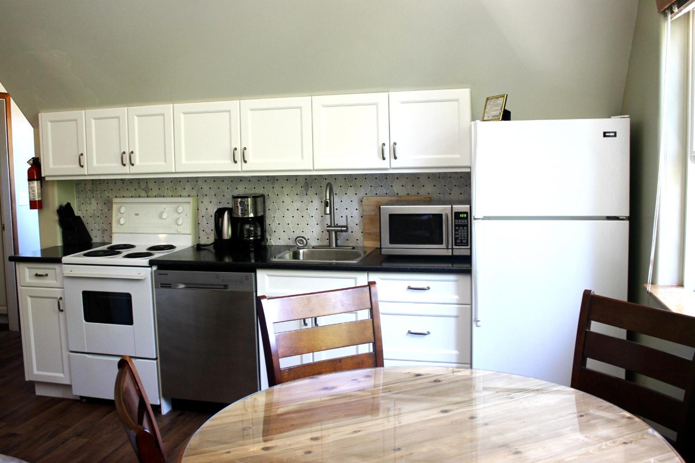 Tofino Vacations - Cobble Wood and Bird Sanctuary Guest Houses - Property Image 79