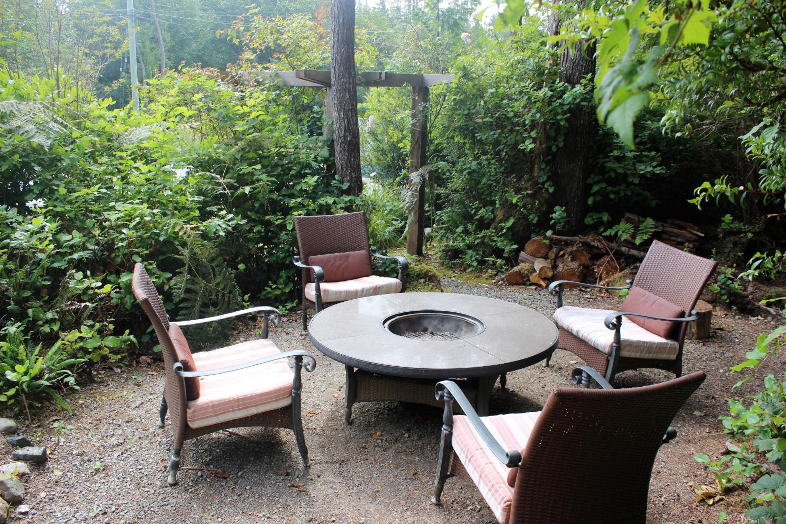 Tofino Vacations - Cobble Wood and Bird Sanctuary Guest Houses - Property Image 75