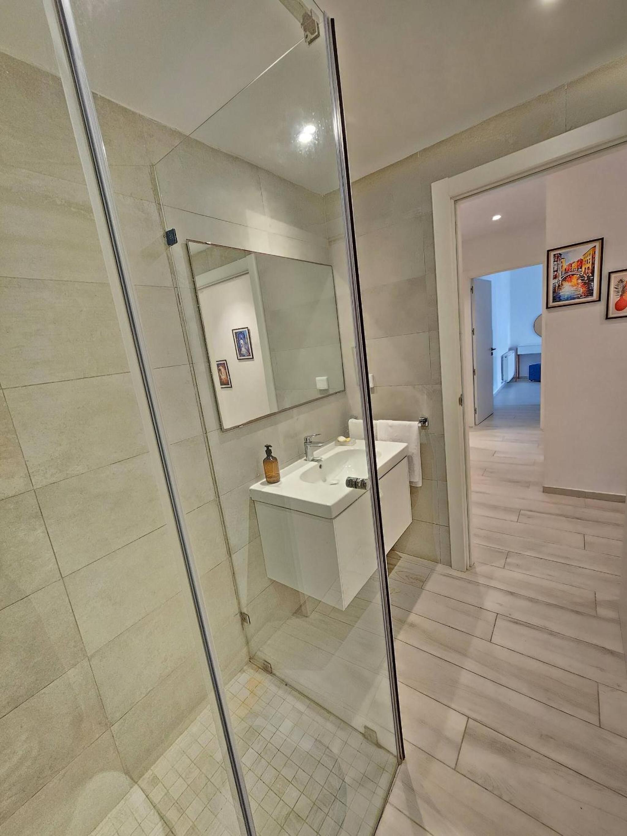 Contemporary Haven of La Marsa S 22