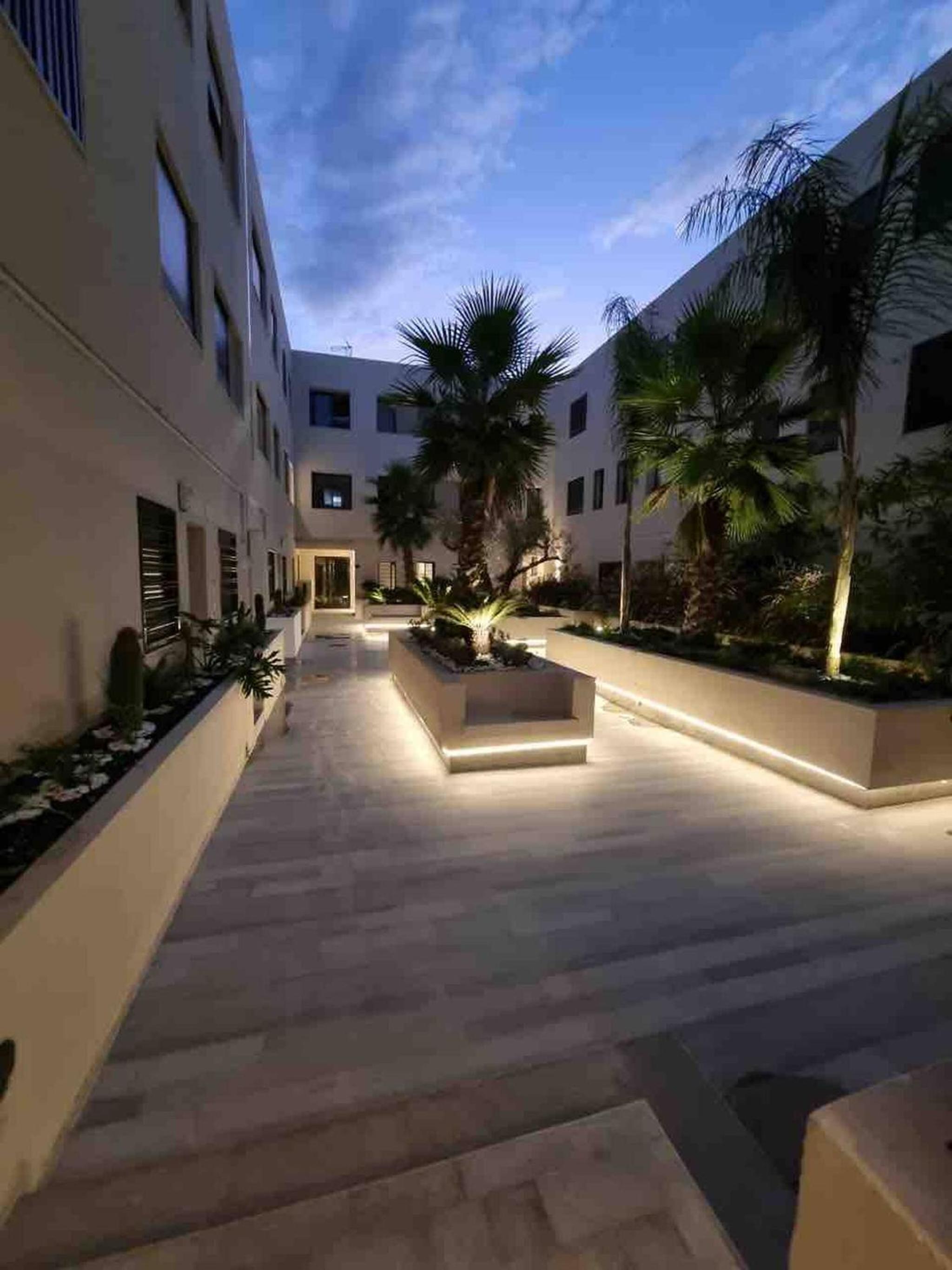 Contemporary Haven of La Marsa S 22