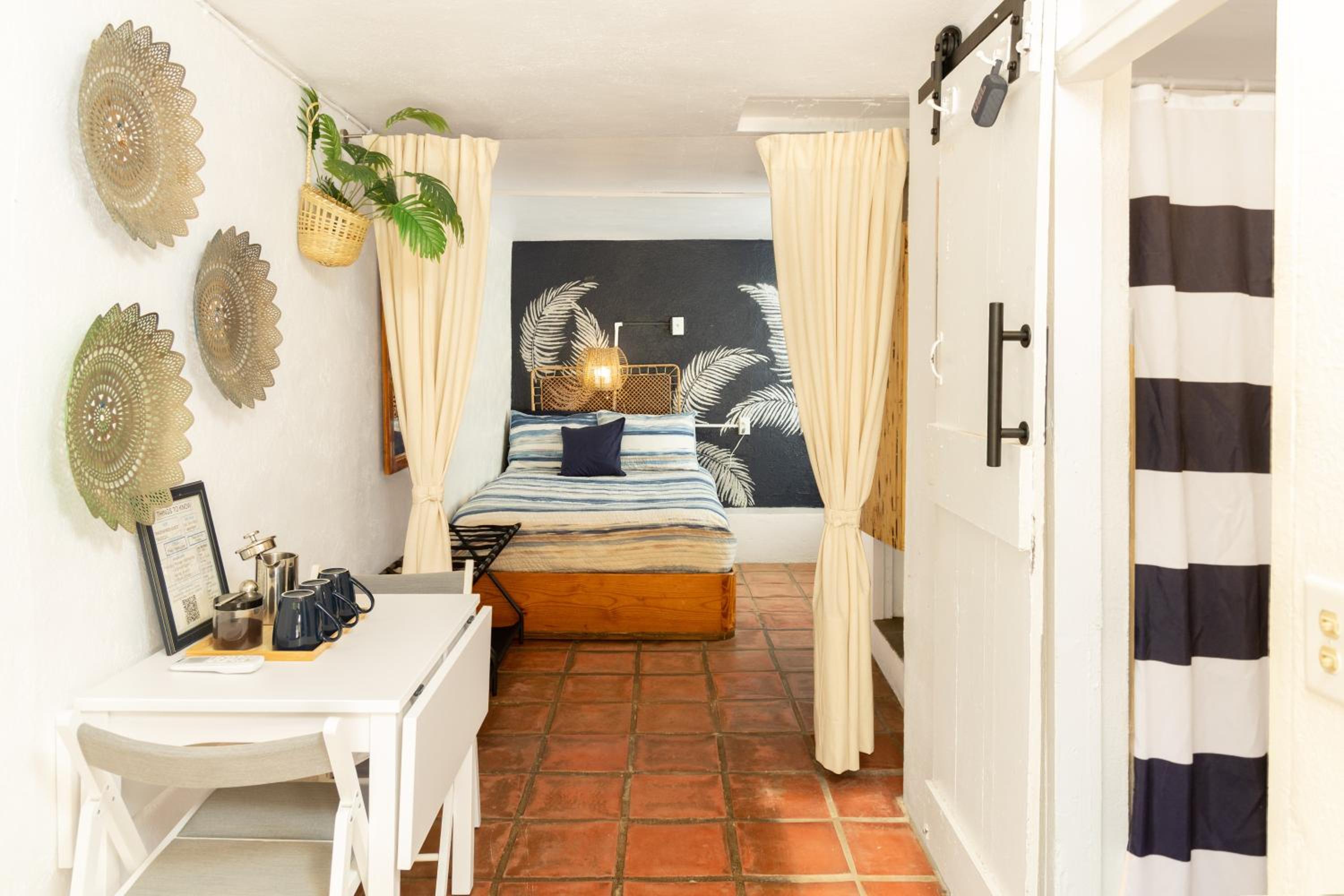 Trade Winds Restaurant & Guest House