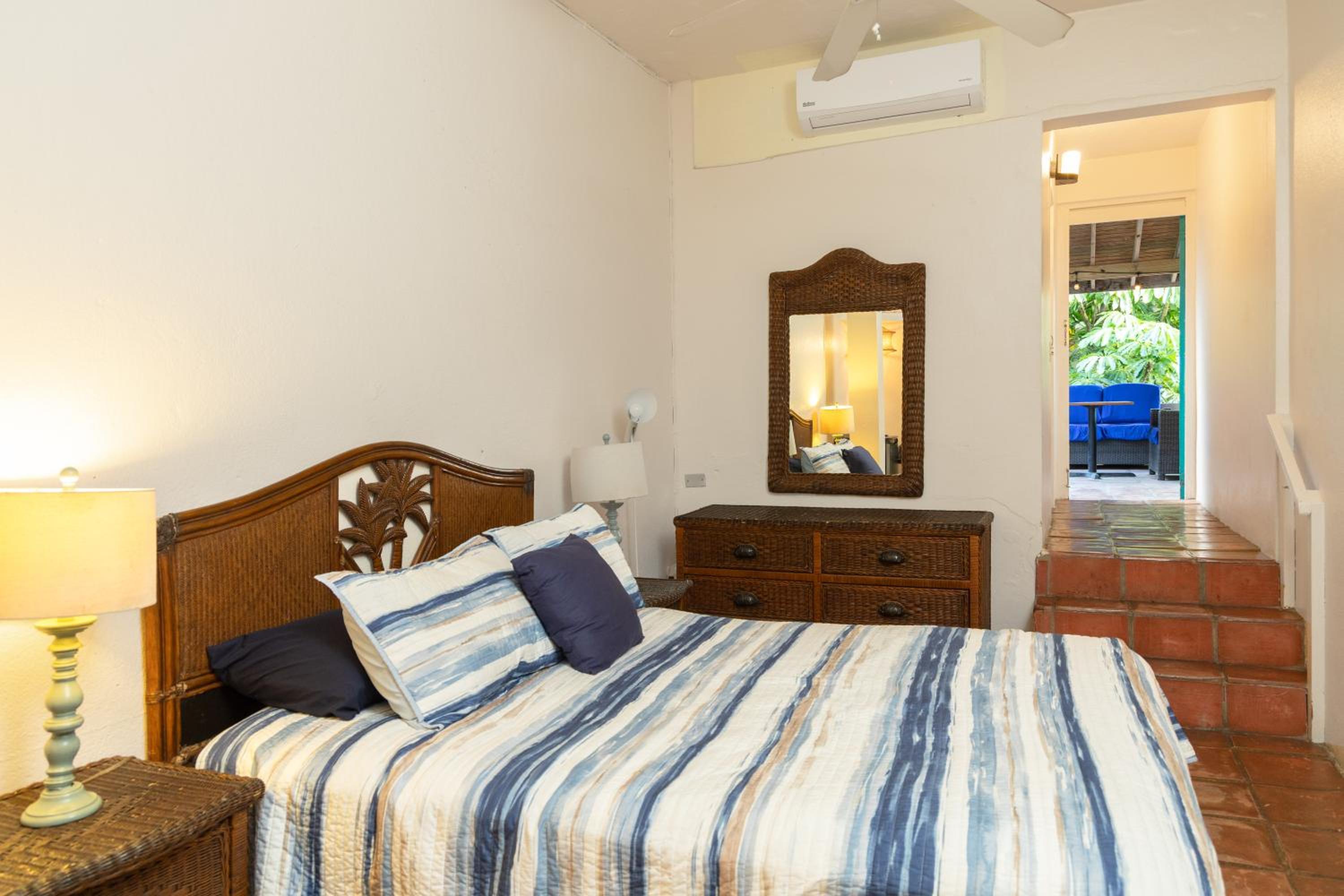 Trade Winds Restaurant & Guest House