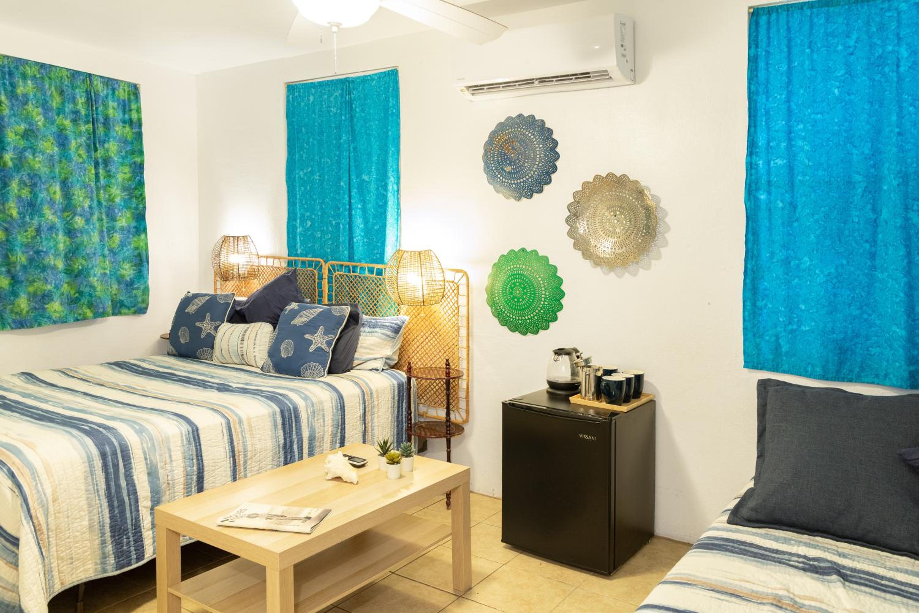 Trade Winds Restaurant & Guest House