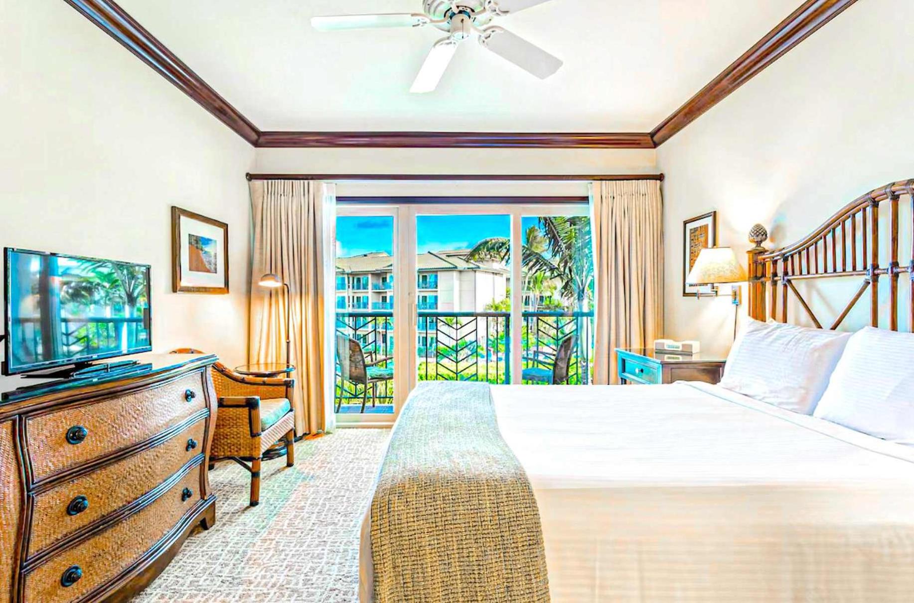 Waipouli Beach Resort - Kauai Oceanfront 2BR Balcony