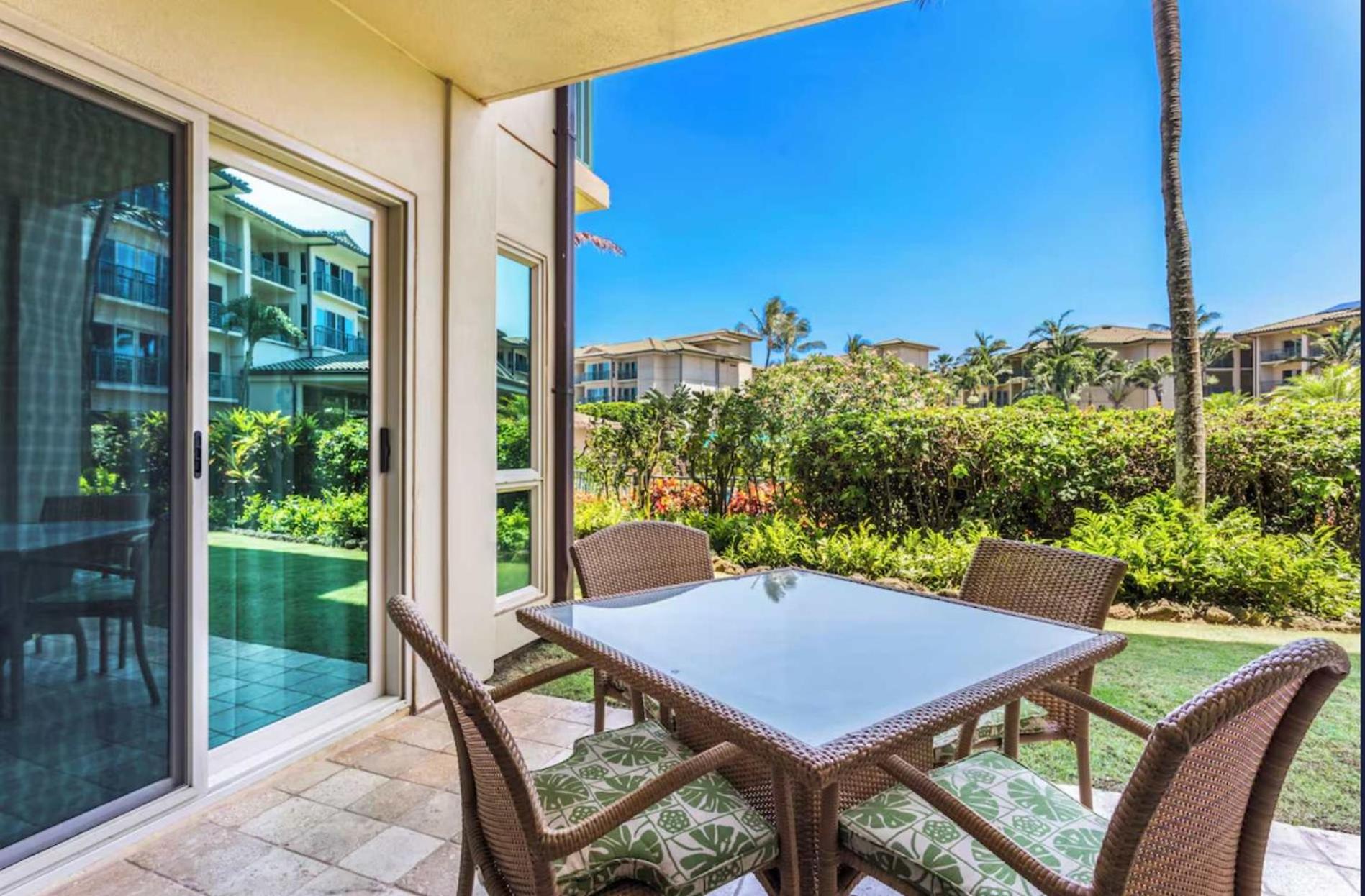Waipouli Beach Resort - Kauai Oceanfront 2BR Balcony