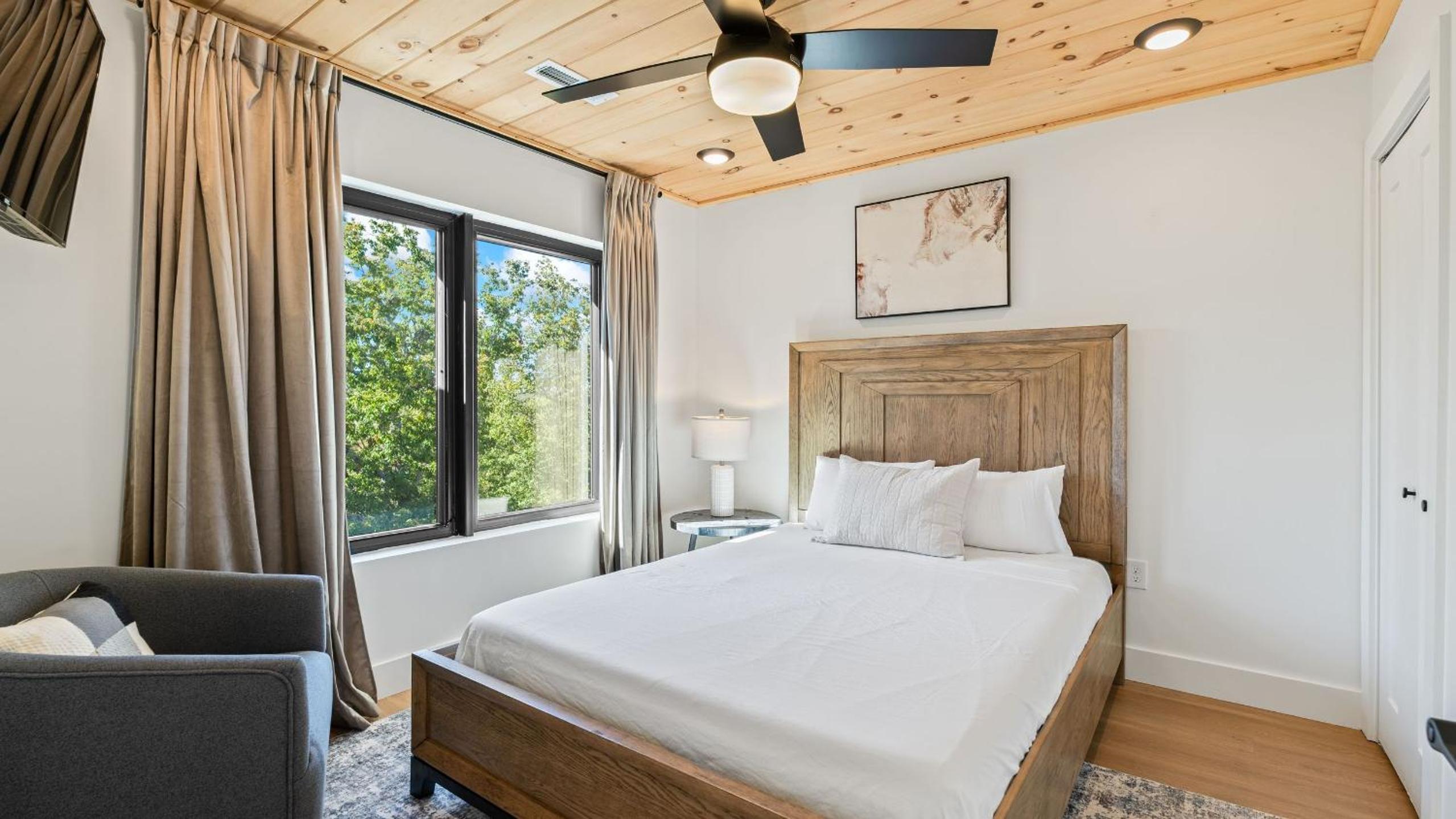 Indoor Pool Hot Tub Firepit Gym Mtn Views Ridgeview Retreat by AvantStay