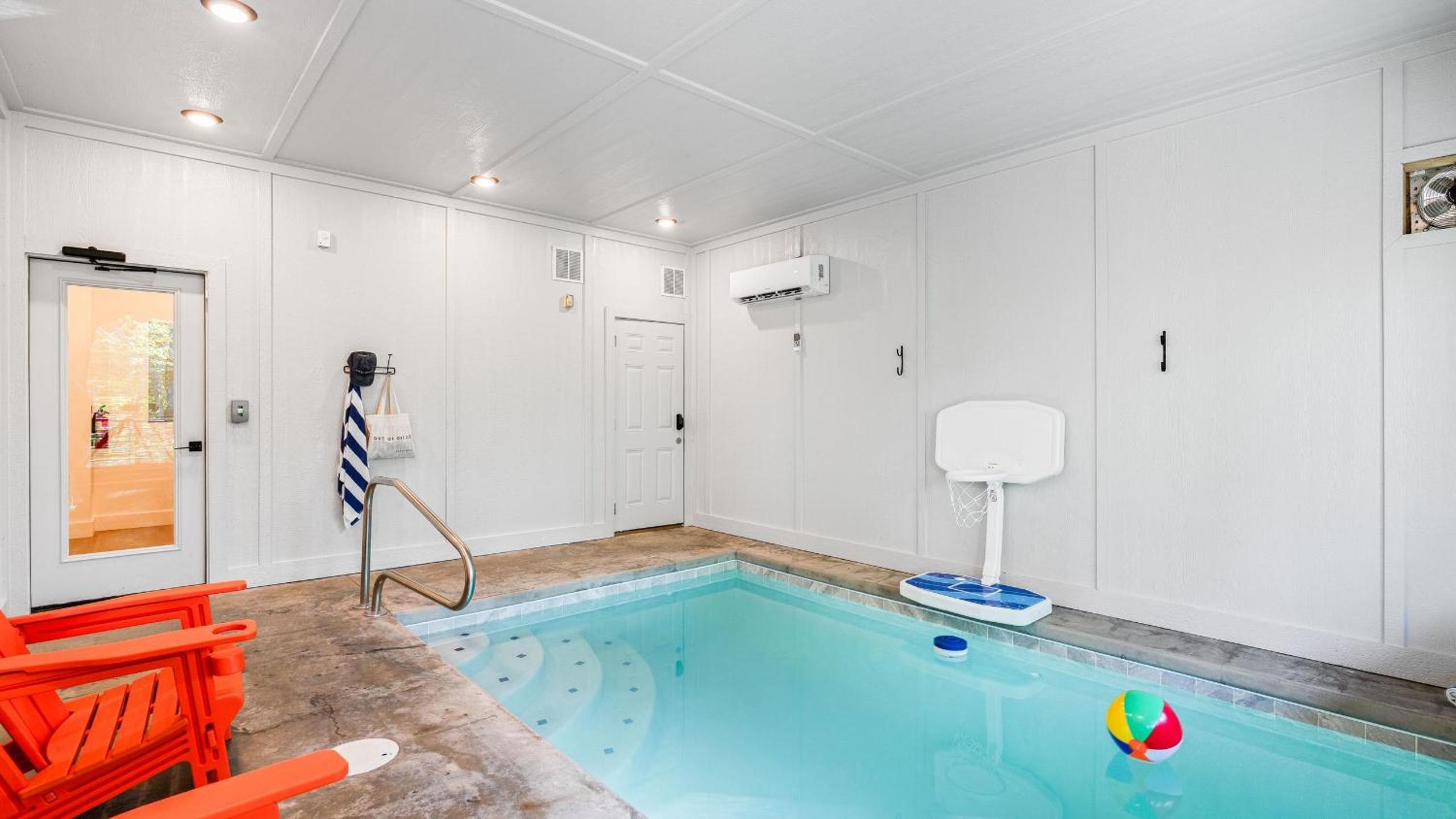 Indoor Pool Hot Tub Firepit Gym Mtn Views Ridgeview Retreat by AvantStay