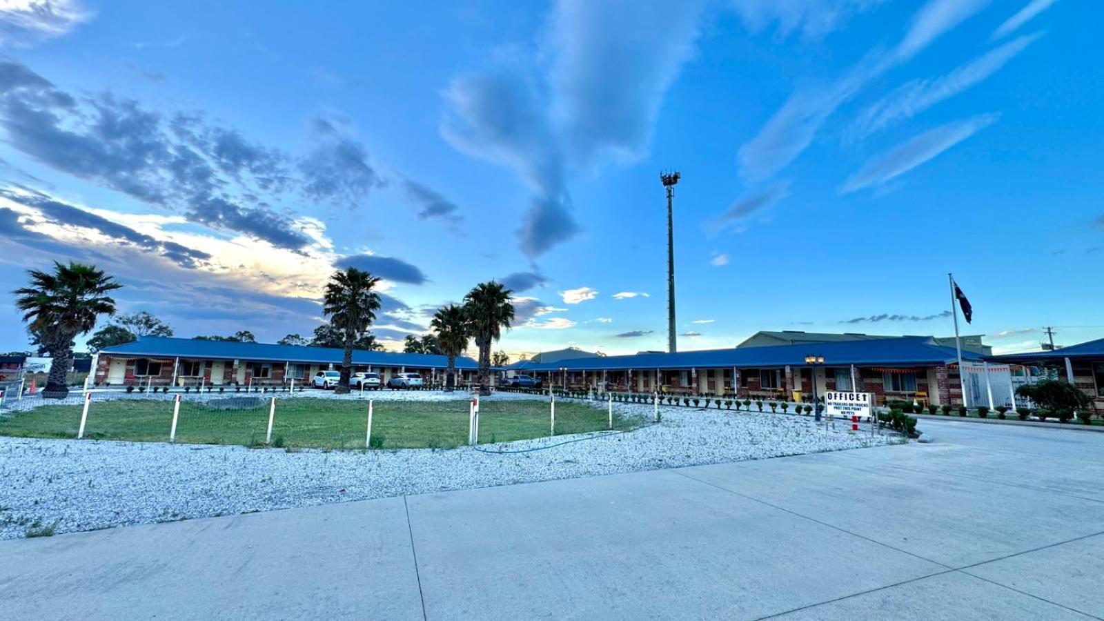 Marulan Motor Inn