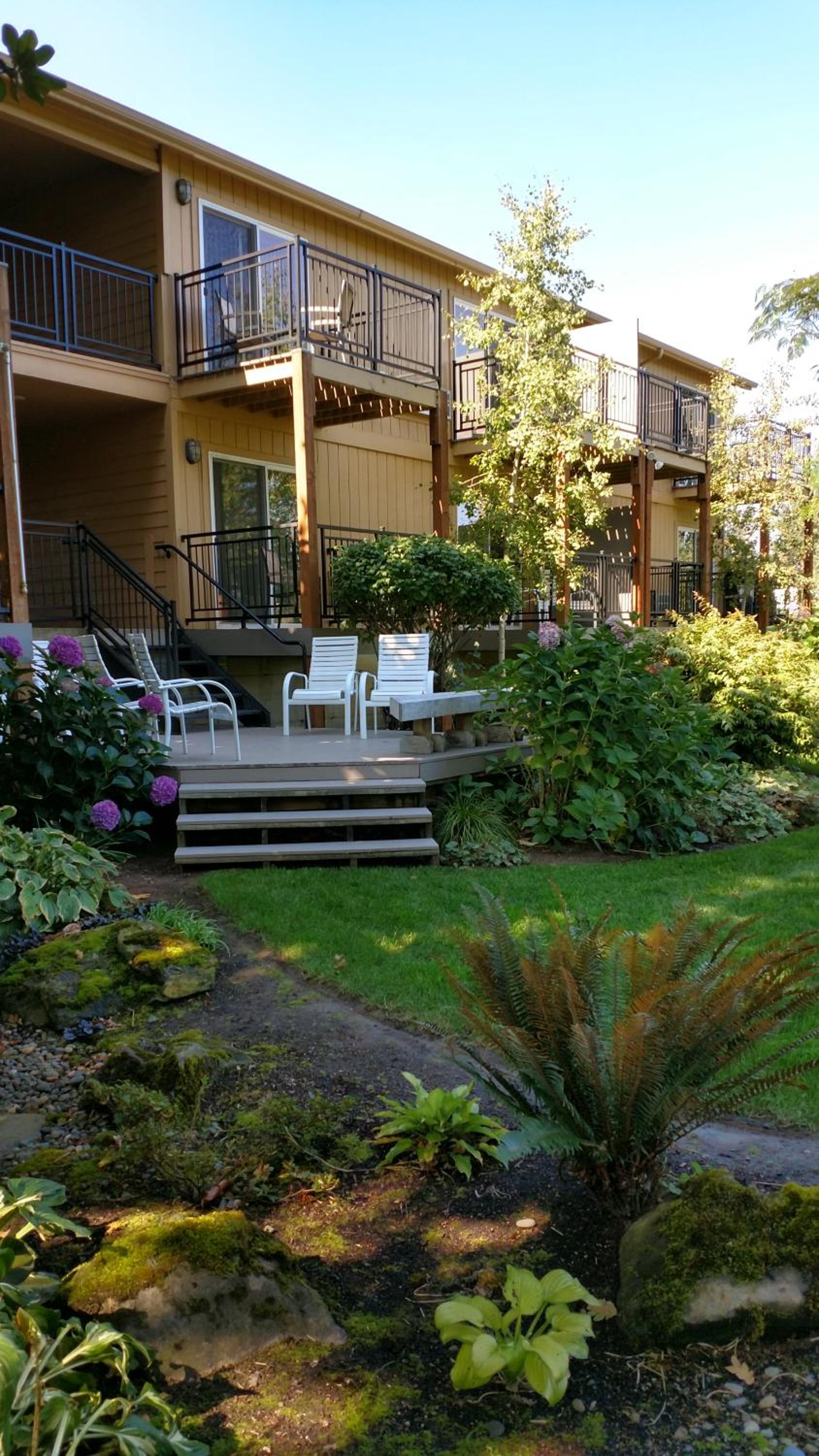 Lewis River Inn