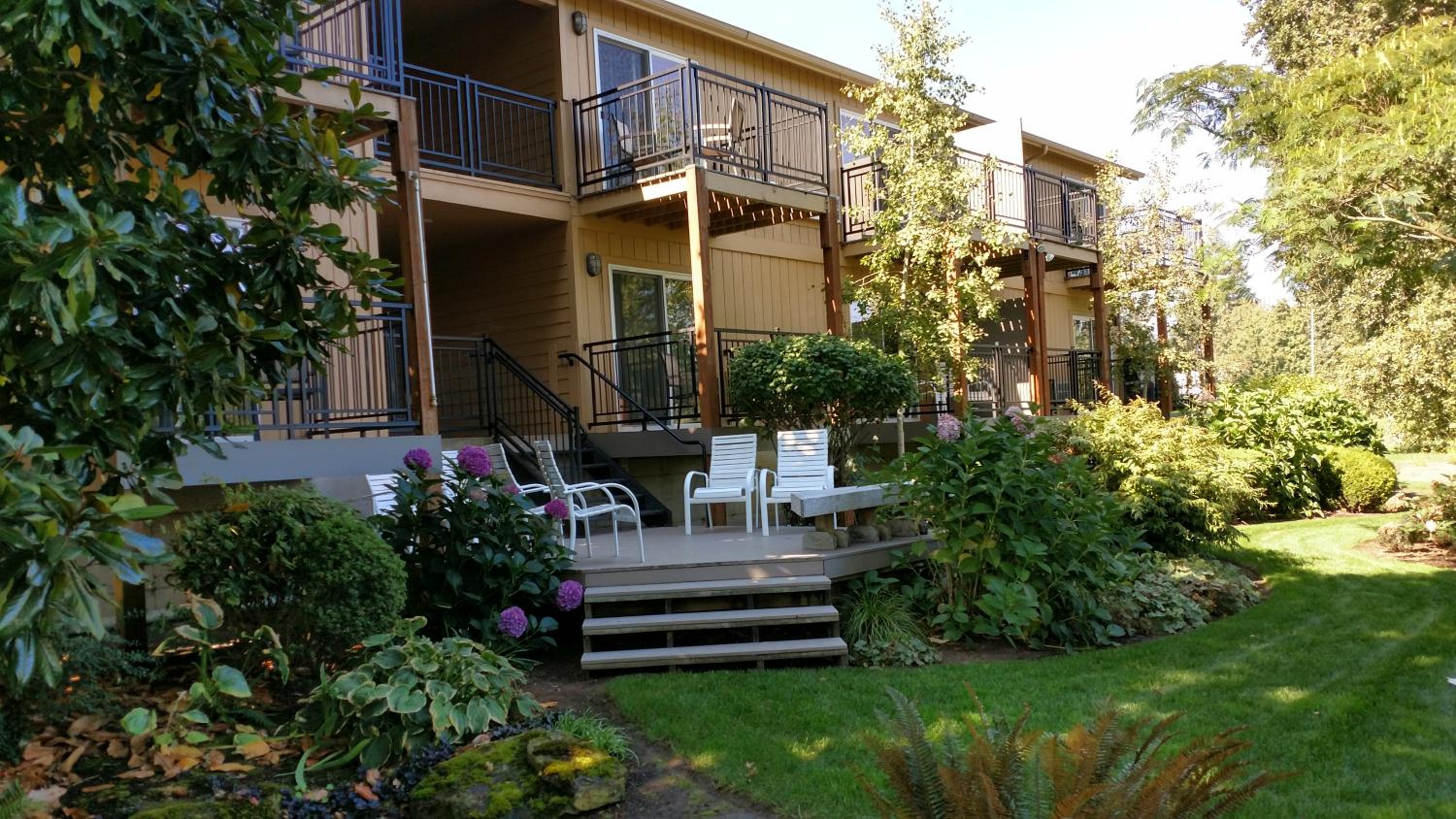 Lewis River Inn