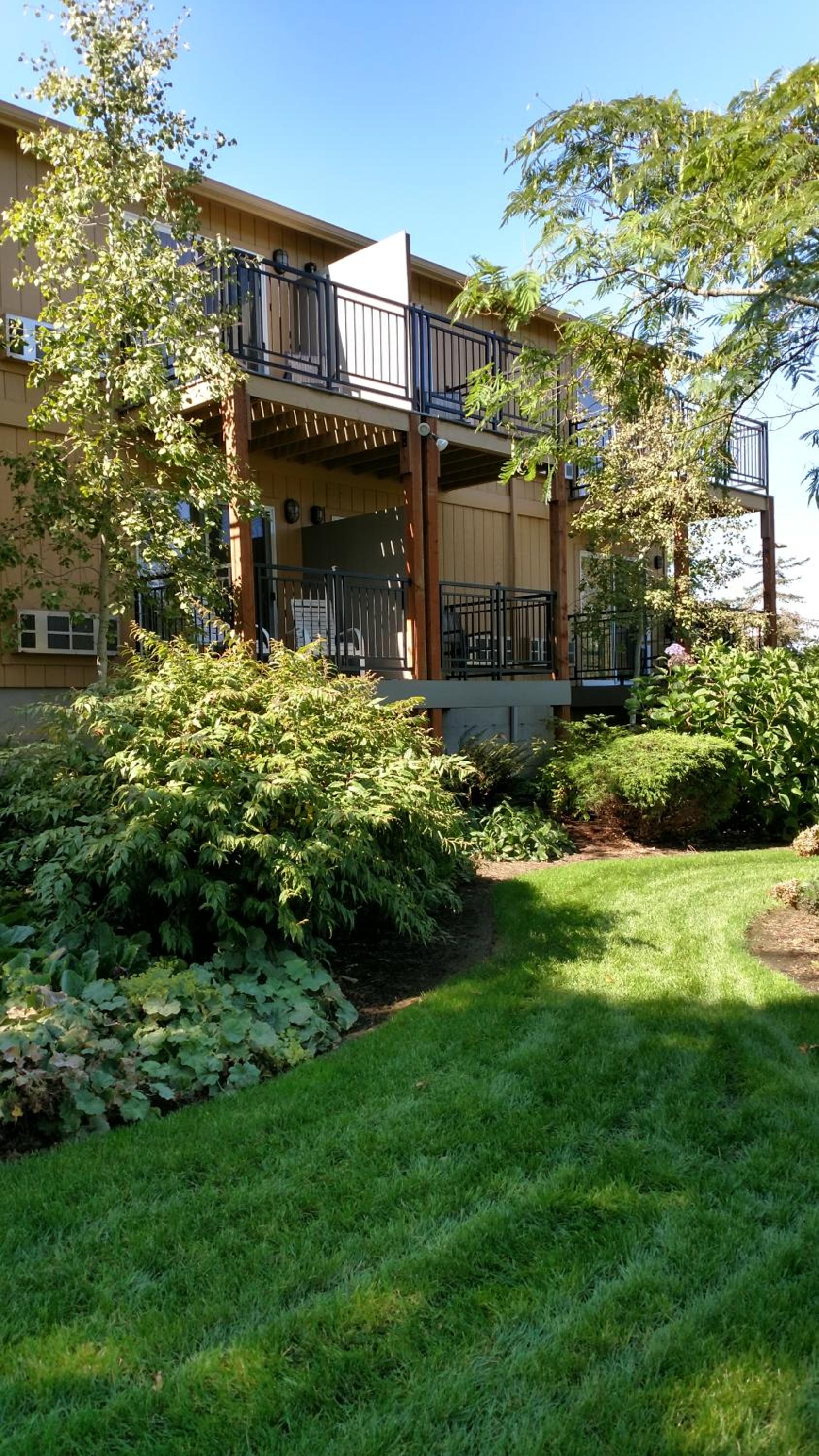 Lewis River Inn