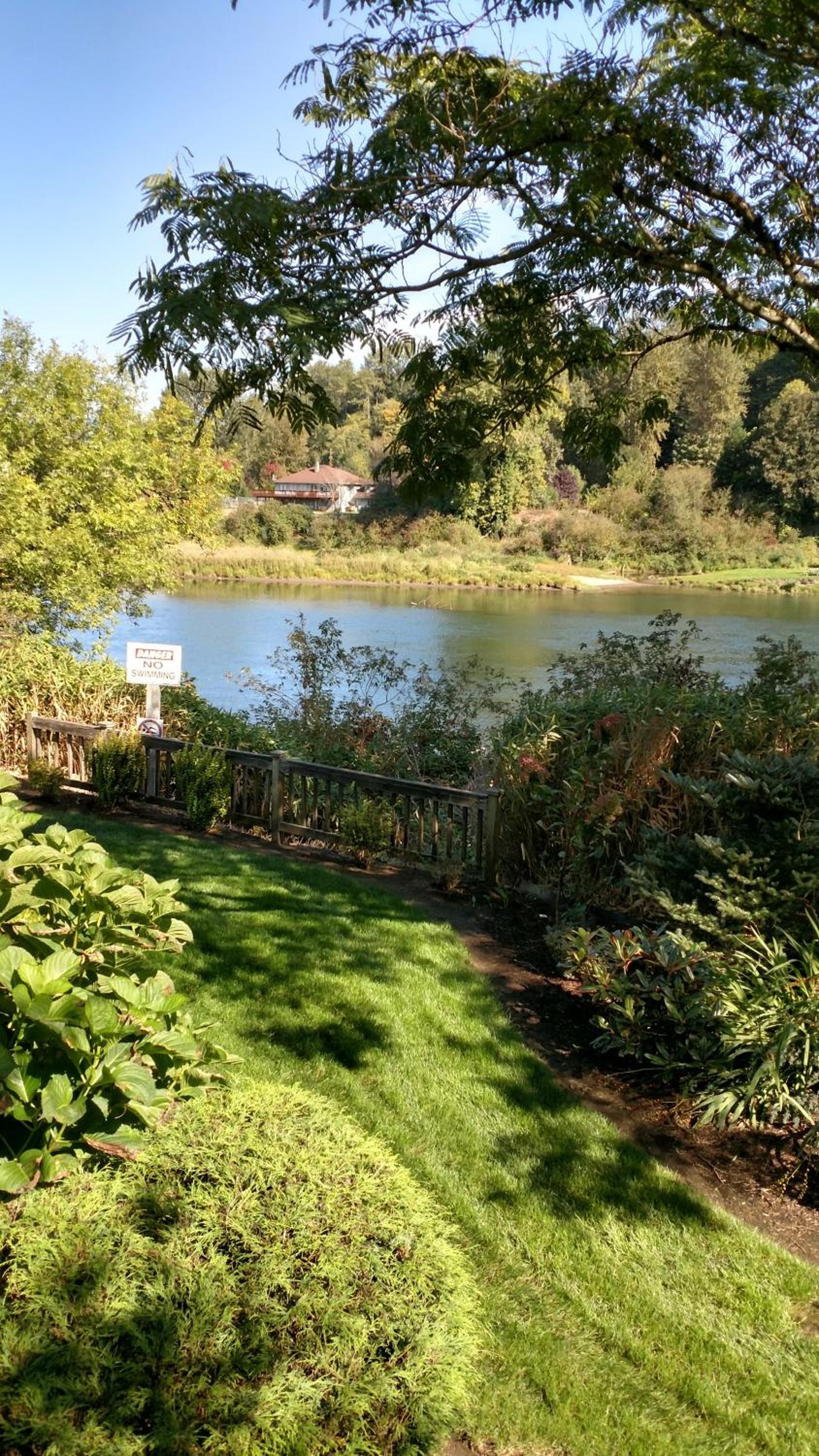 Lewis River Inn