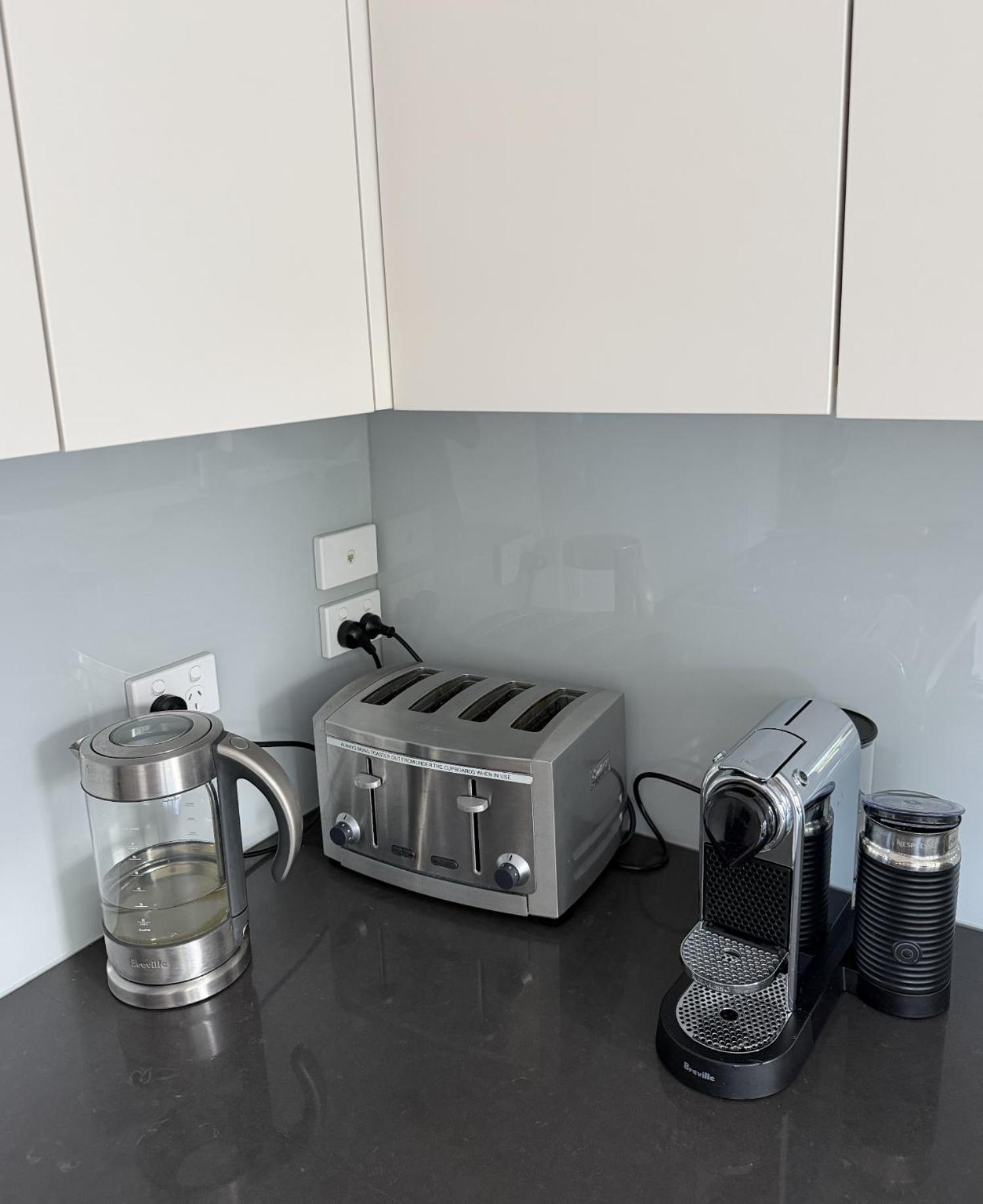 Manly Modern 3 Bedroom Home - Upper Duplex